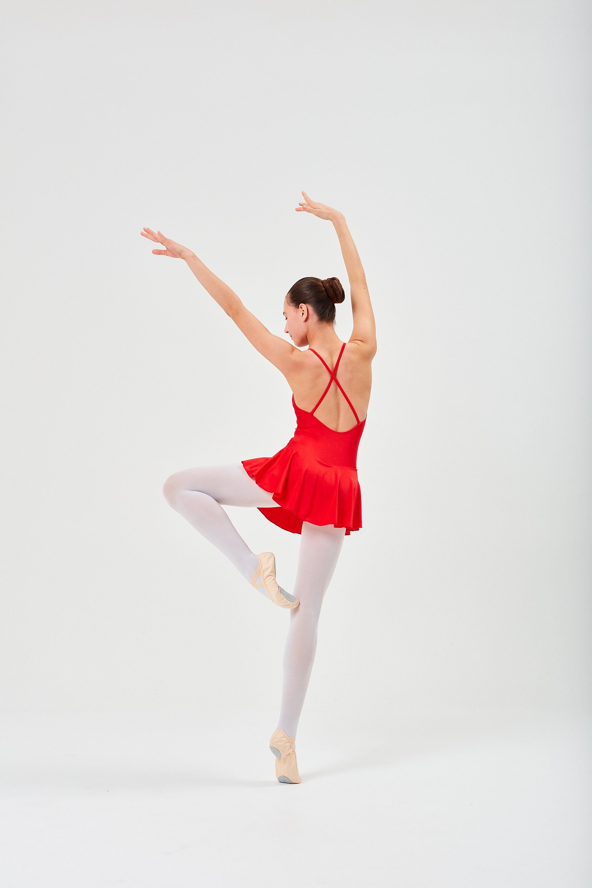 tanzmuster Bodykleid Träger Ballettkleid Sophie aus glänzendem Lycra Ballettbody mit Röckchen für Mädchen