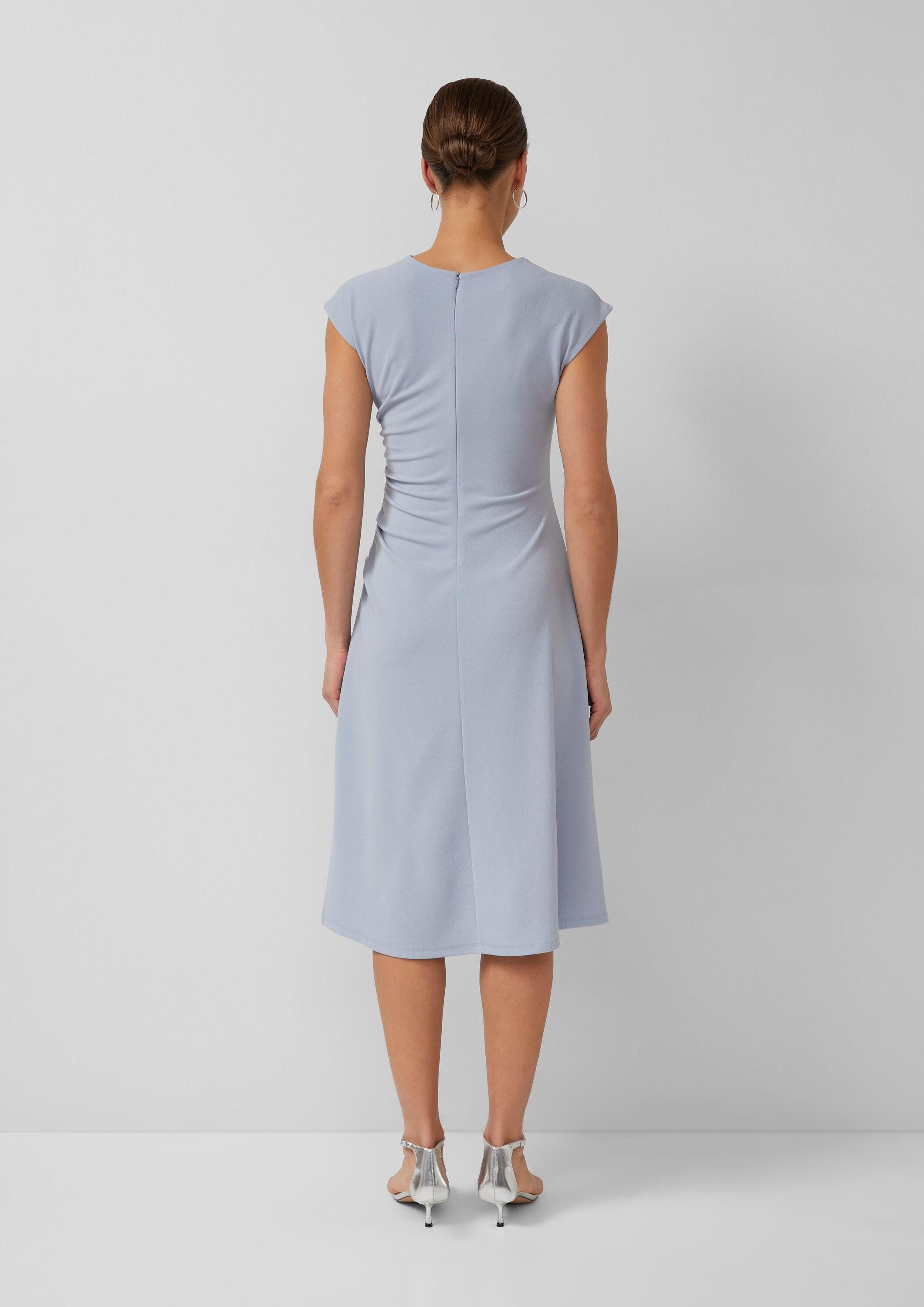 s.Oliver Midikleid Kleid Ärmelloses Midi-Kleid im Slim Fit und seitlicher Raffung