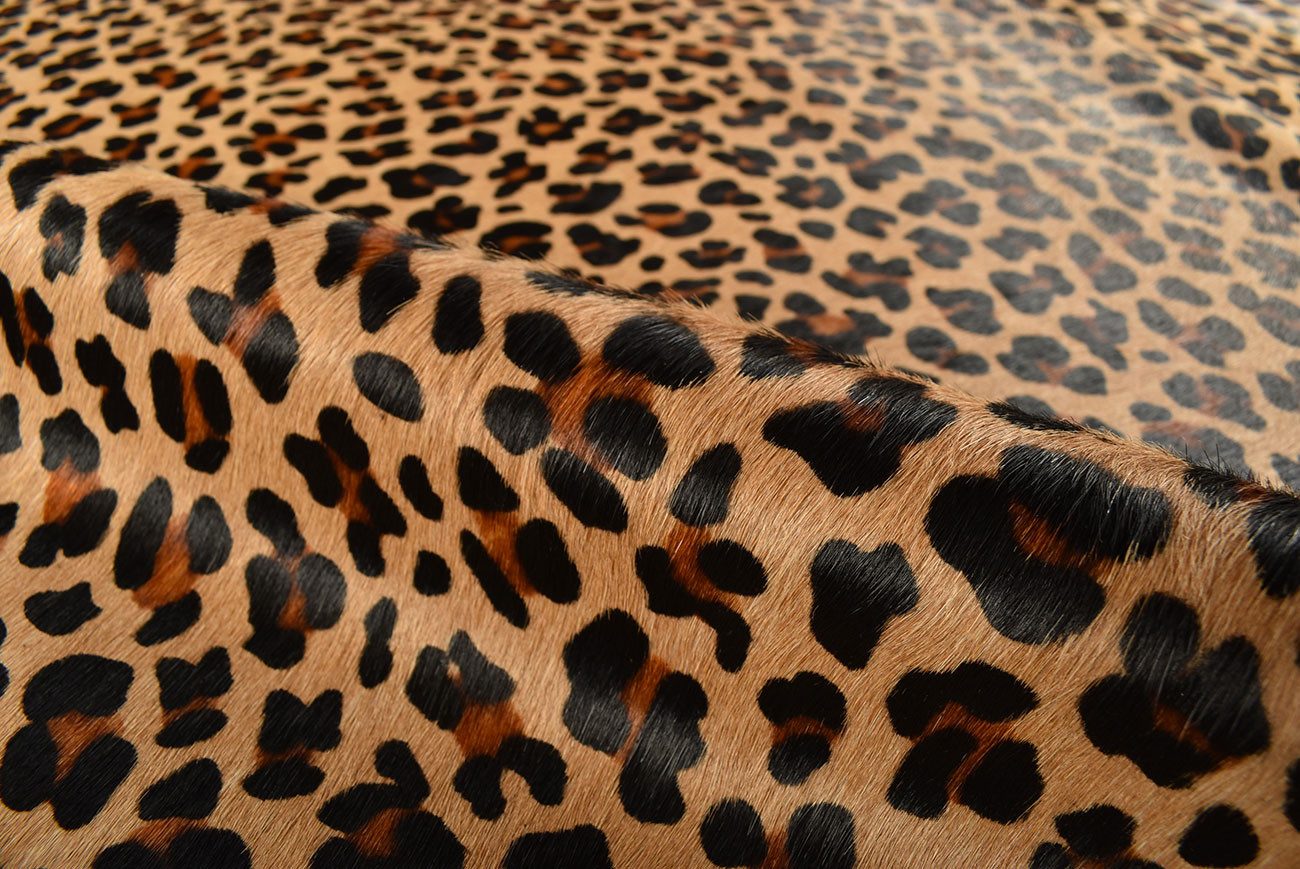KUHFELL online & NOMAD Fellteppich KUHFELL TEPPICH STIERFELL MIT LEOPARDEN OPTIK ca. 210 x 190 cm – Bild 5 von 5