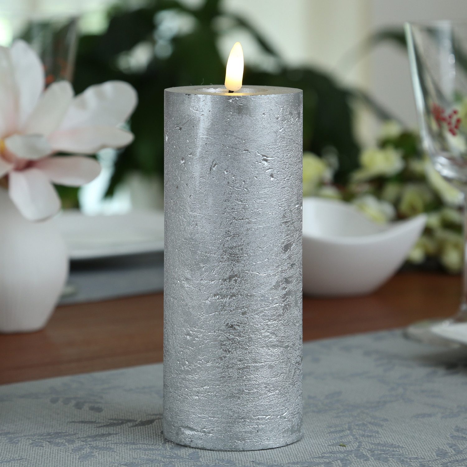 MARELIDA LED-Kerze LINA Rustik Optik Echtwachskerze flackernd Timer H: 19cm D: 7cm silber