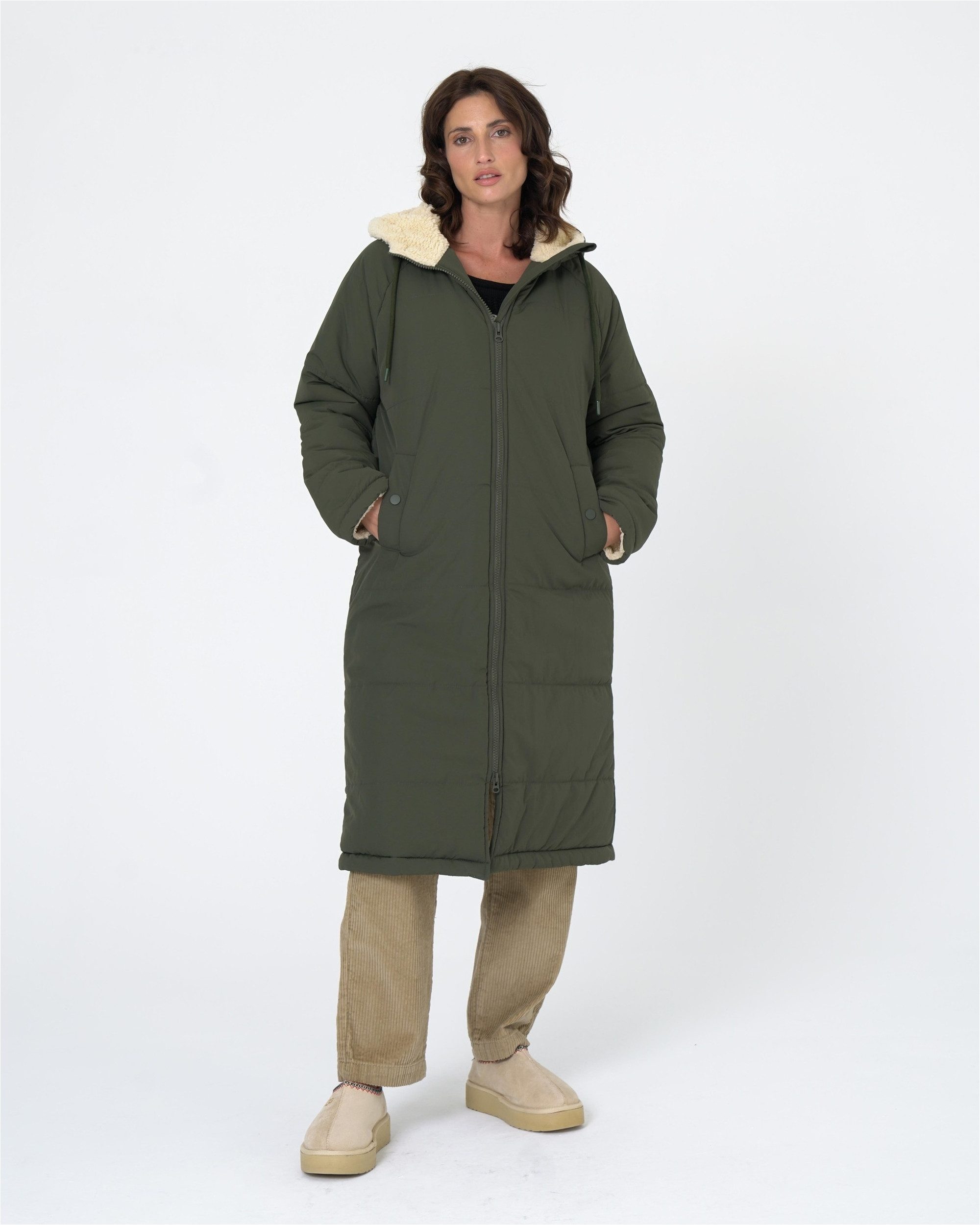 freshlions Wintermantel "Emilia", (1 tlg.), mit großer, verstellbarer Kapuz günstig online kaufen