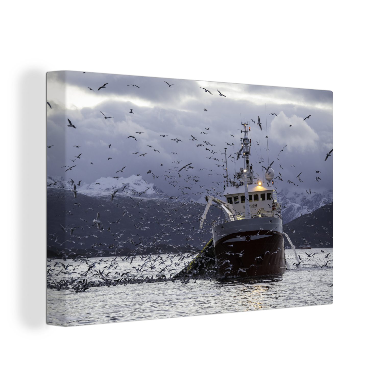 OneMillionCanvasses® Leinwandbild Ein schönes Fischerboot mit vielen Möwen, (1 St), Wandbild Leinwandbilder, Aufhängefertig, Wanddeko, 30x20 cm