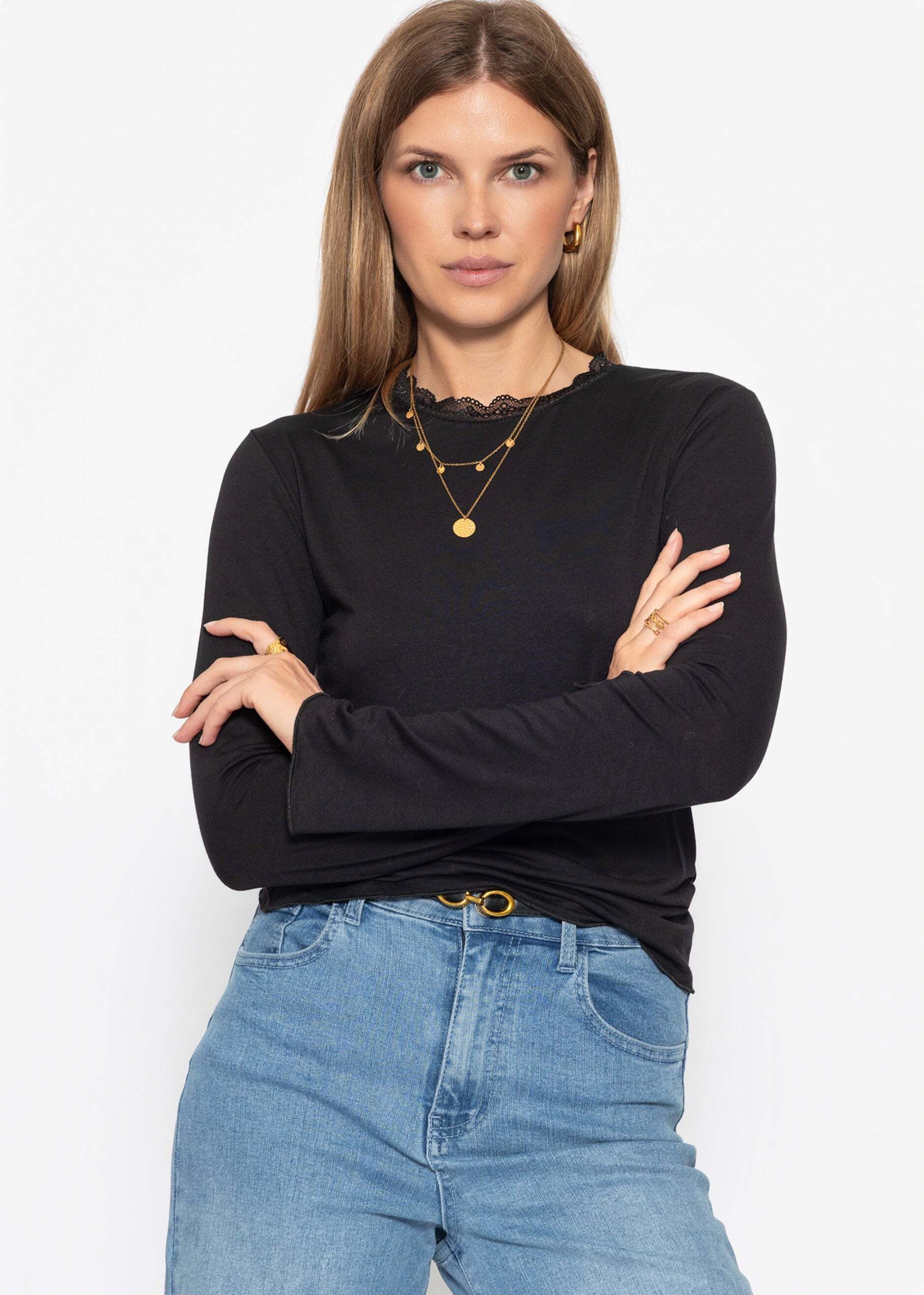 SASSYCLASSY Langarmshirt Modernes Shirt mit langen Armen für Damen Oberteil mit Spitzeneinsatz in Beige