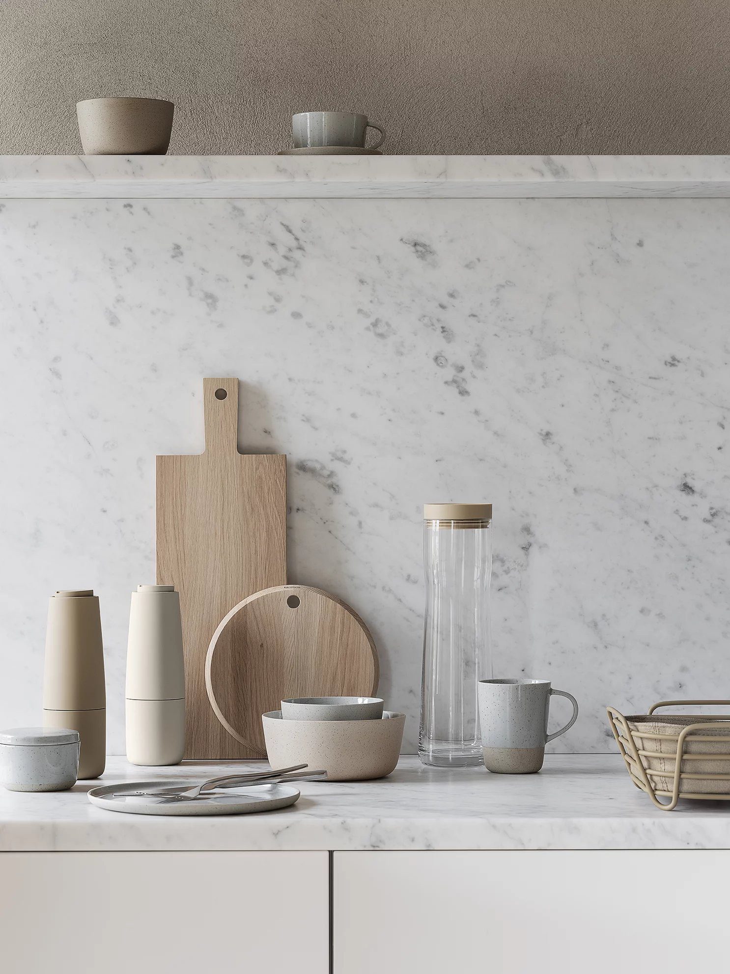 blomus Wasserkrug -SABLO- Designer Krug: Elegantes Steingut-Design, (1-tlg), 1000ml, Spülmaschinengeeignet, Mikrowellengeeignet, Hochwertig, Ästhetisch