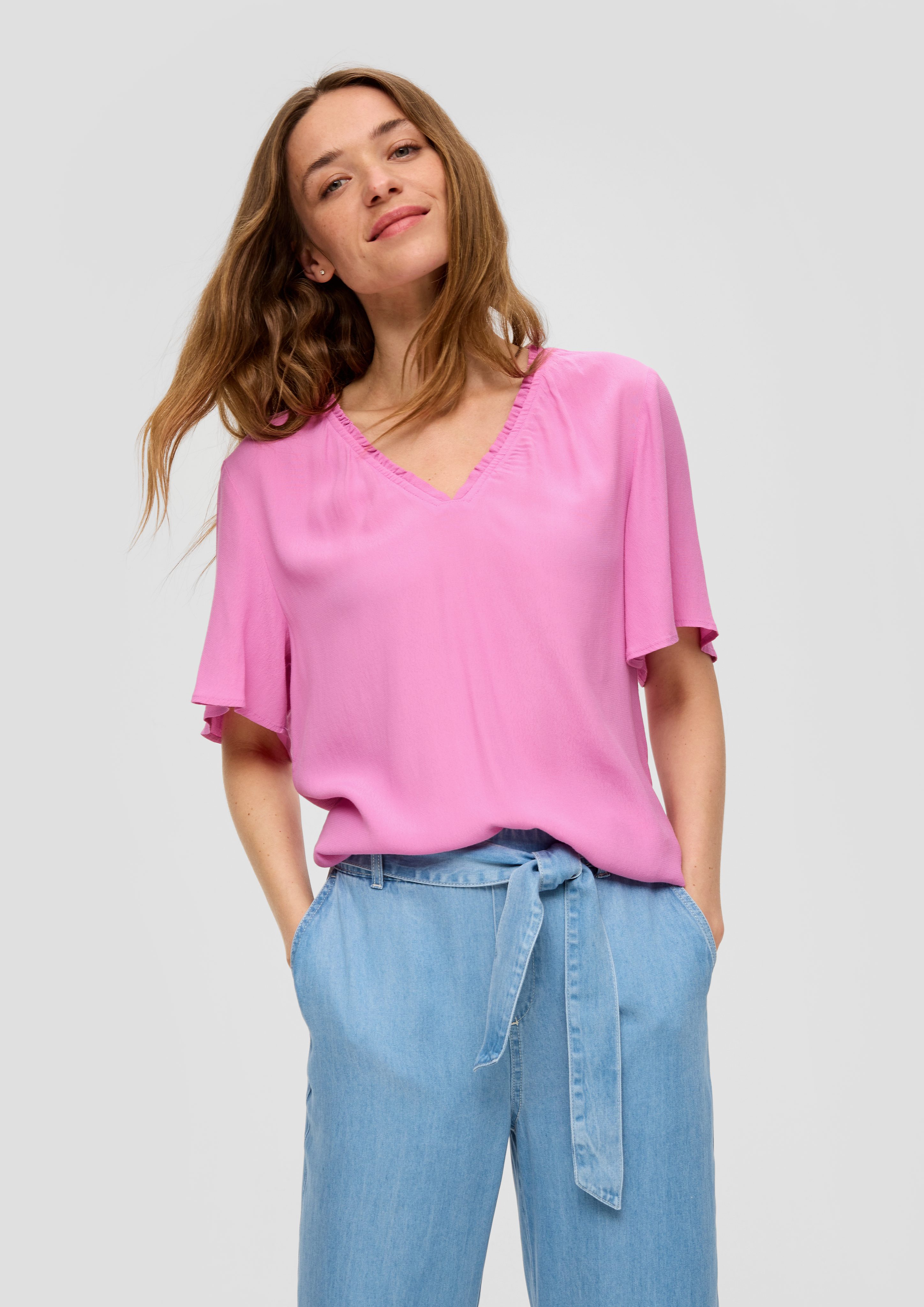 Kurzarmbluse Viskosebluse mit V-Ausschnitt im Relaxed Fit