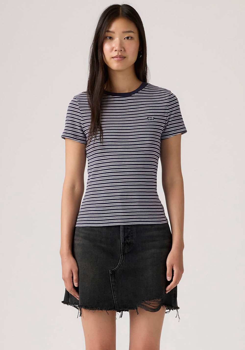 Levi's® T-Shirt ESSENTIAL HM SS TEE Taillierter Schnitt