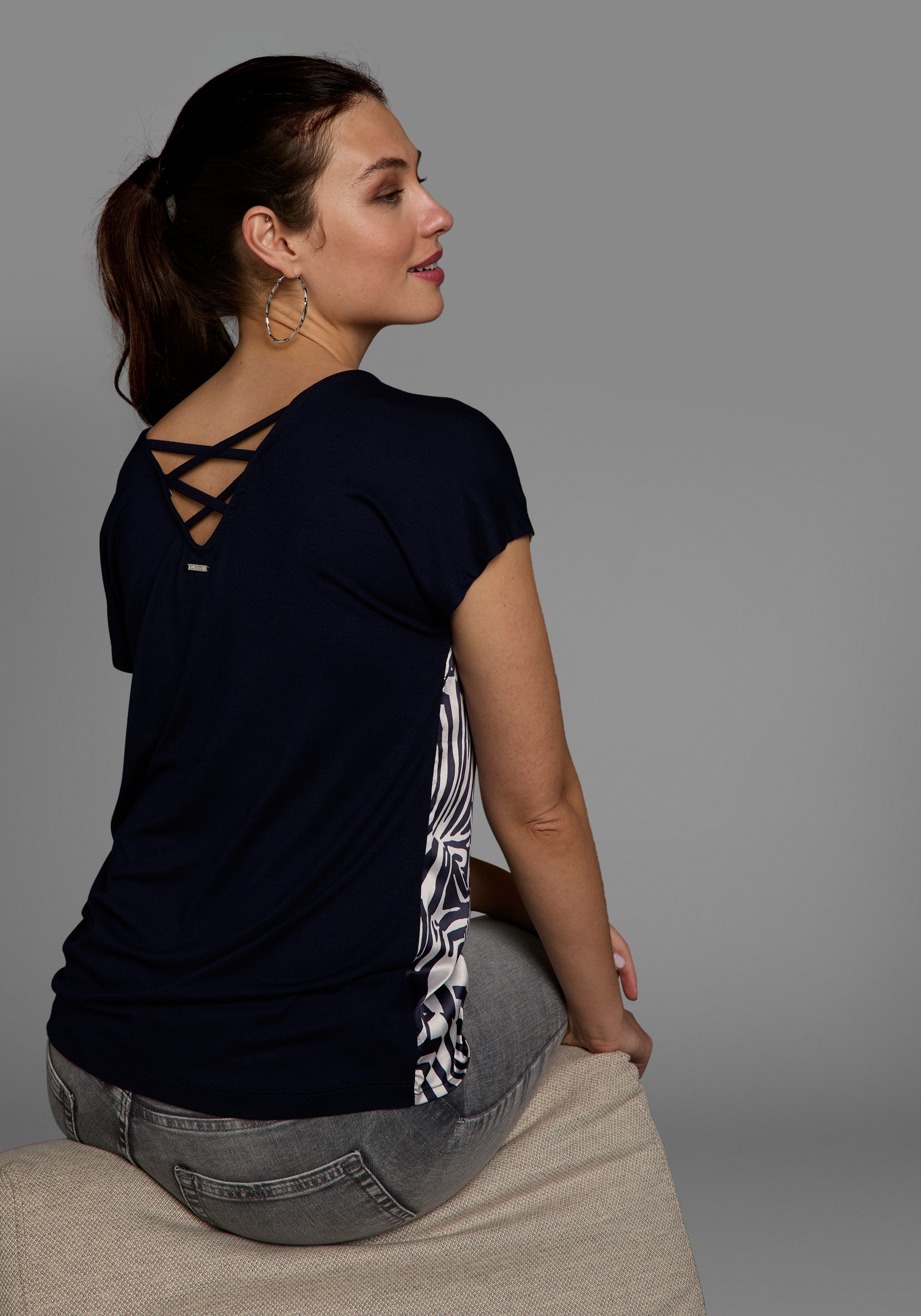 Laura Scott Shirtbluse in Shirt-Optik, vorne leichtglänzender Satin - NEUE günstig online kaufen