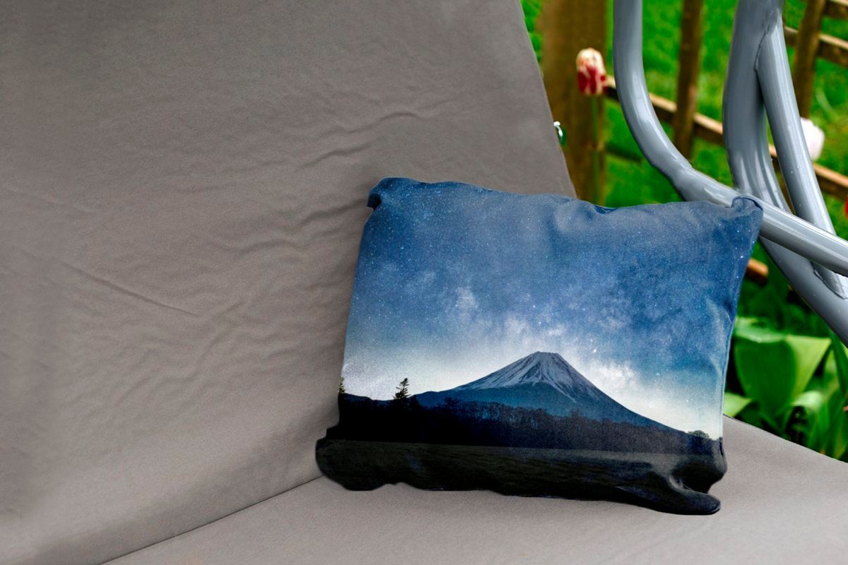 Dekokissenbezug, Kissenhülle MuchoWow Nacht, Dekokissen Polyester, bei Vulkan Fuji Der japanische Outdoor-Dekorationskissen,