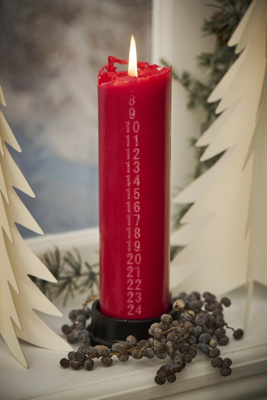 Ib Laursen Adventskerze Adventskerze Weihnachtskerze geprägte Zahlen Ash Grey Rot Rose, Höhe 30 cm, Ø 6 cm Brenndauer: ca. 120 Stunden geprägte Zahlen 1–24