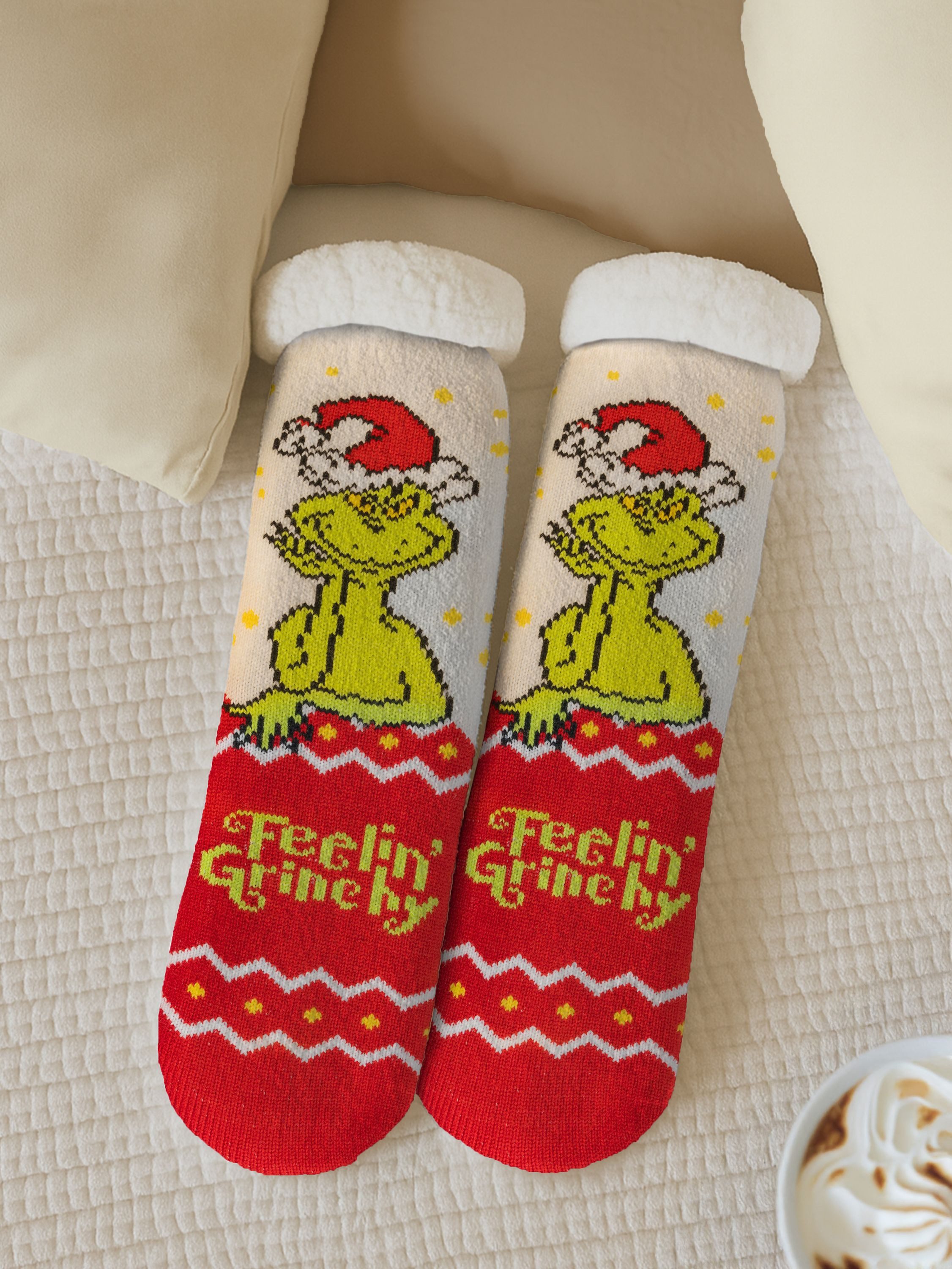 United Labels® Haussocken The Grinch Hüttensocken Feelin Grinchy Haussocken Kuschelsocken