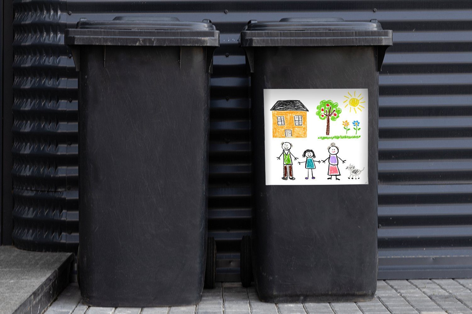 Sticker, Mülltonne, Illustration MuchoWow einer mit Familie St), (1 Haus Abfalbehälter einem Container, Mülleimer-aufkleber, Wandsticker