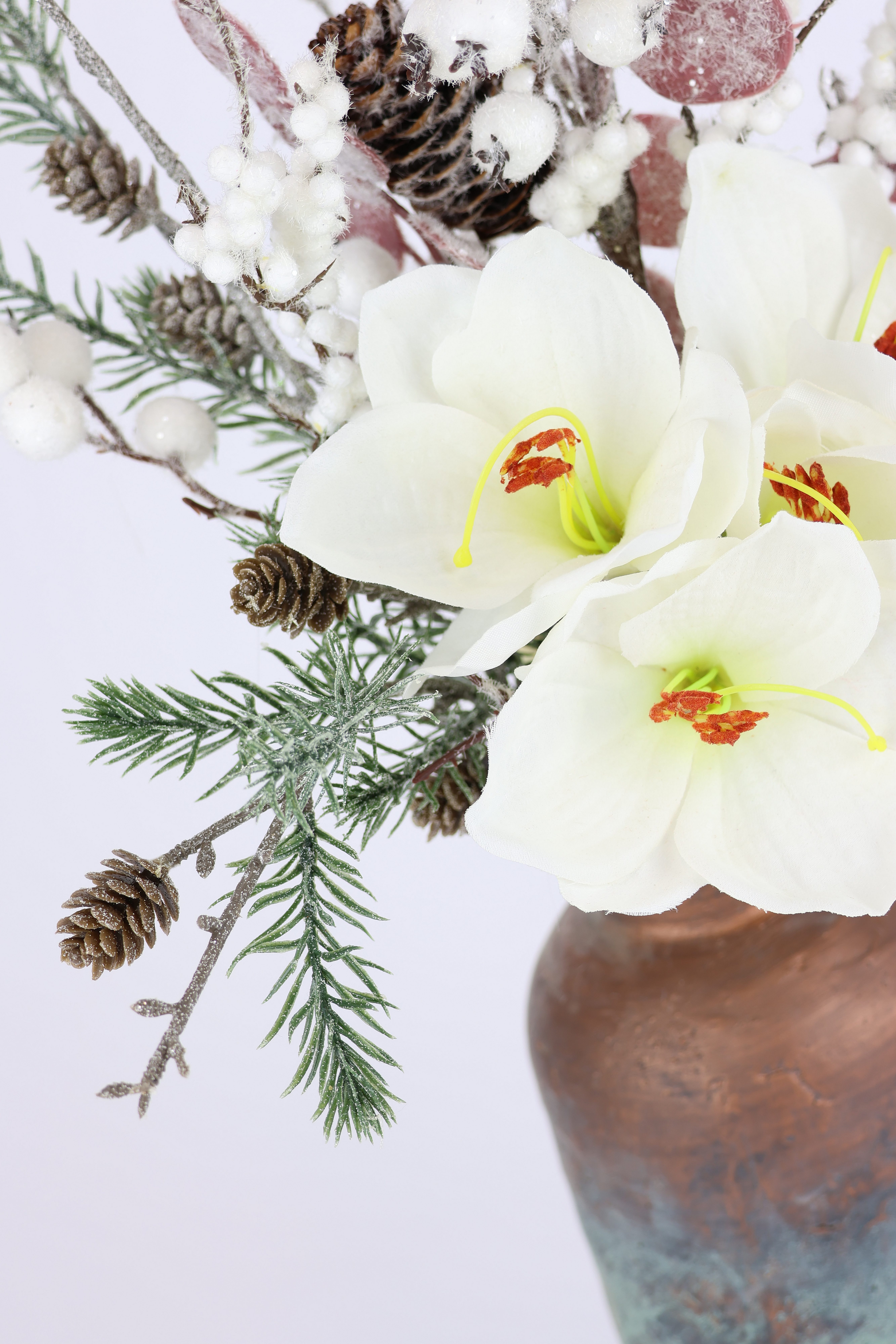 Winterliche Kunstpflanze Gesteck mit Amaryllis in Vase aus Keramik, Kunstbl günstig online kaufen