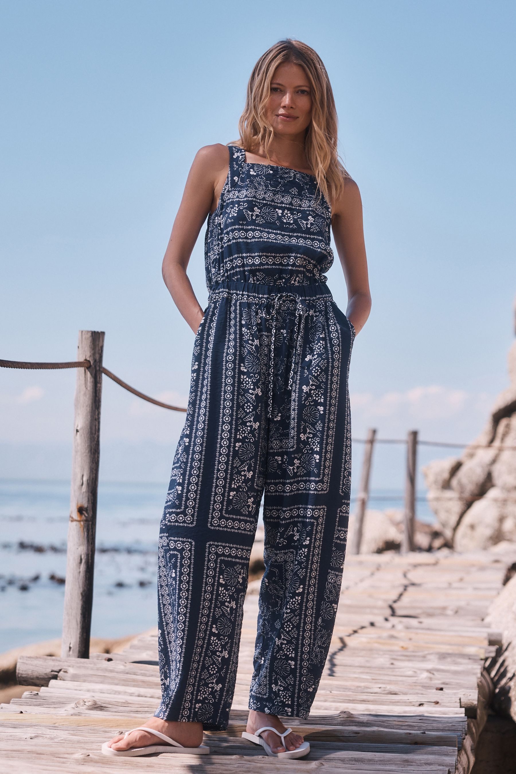 Next Jumpsuit Jumpsuit mit Barrel-Bein mit eckigem Ausschnitt (1-tlg) – Bild 5 von 5