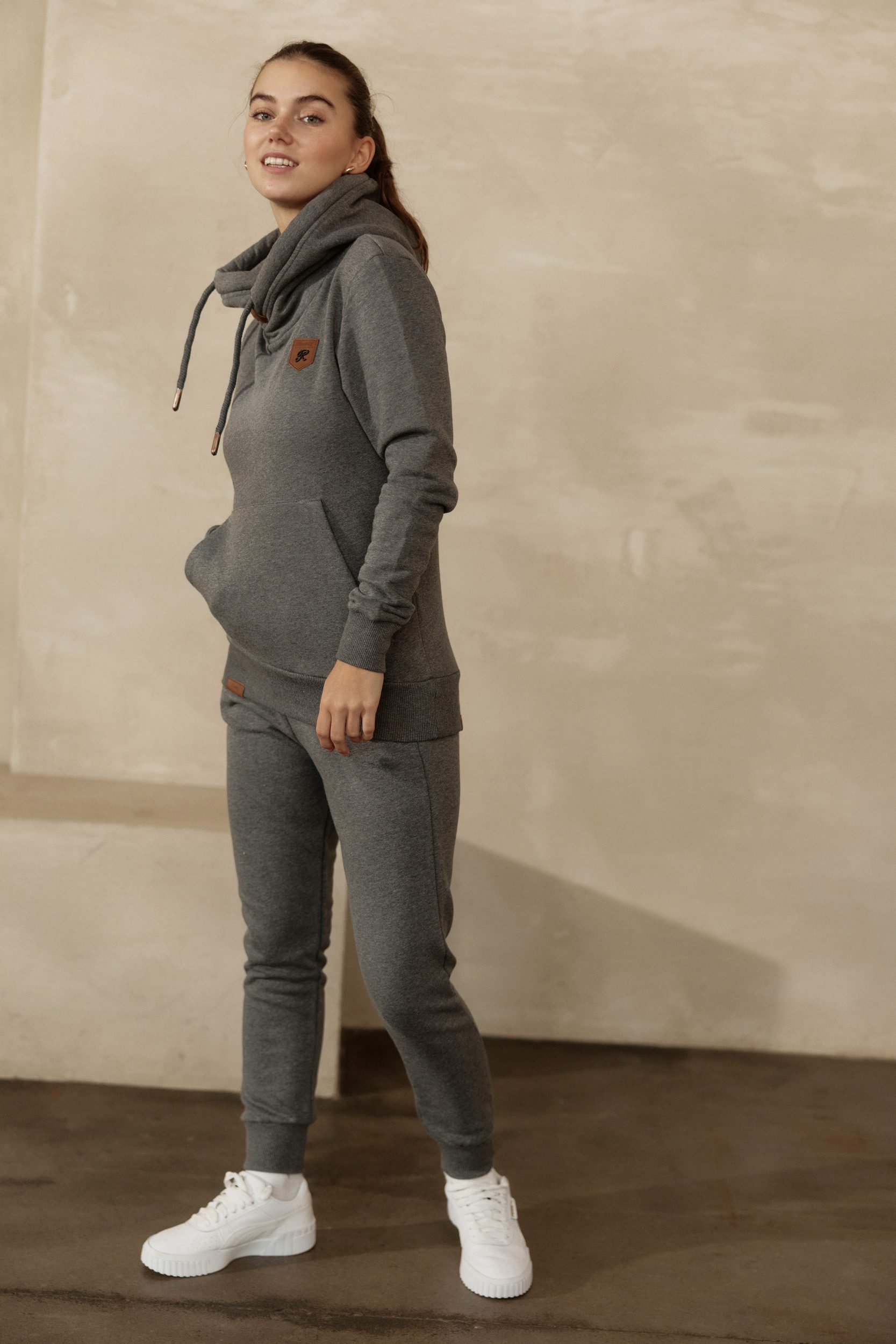 REPUBLIX Jogginganzug Lara, Damen Zweiteiler Hausanzug Training Sportanzug Jogginganzug