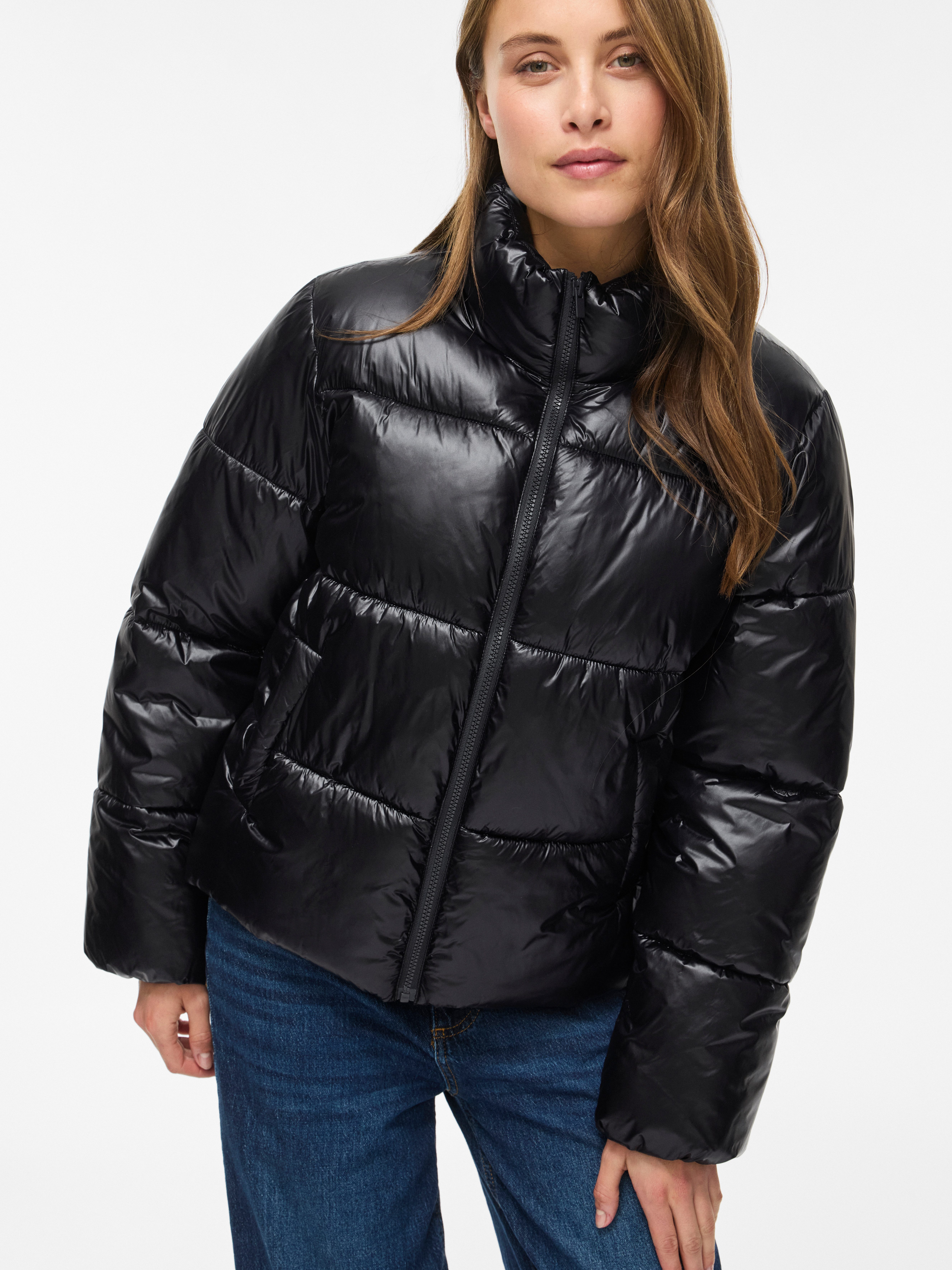 Vila Steppjacke VILYCHEE L/S SHORT PUFFER/TB Kunstfaser, hoher Stehkragen
