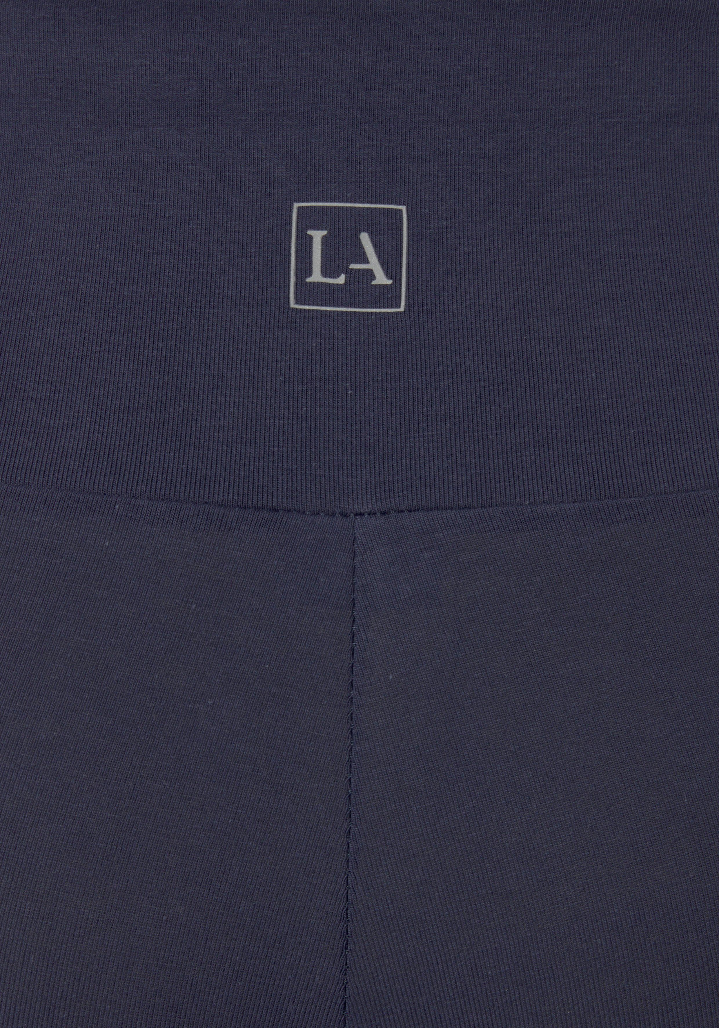 LASCANA Shorts mit breitem Bündchen und Logodruck, Loungewear