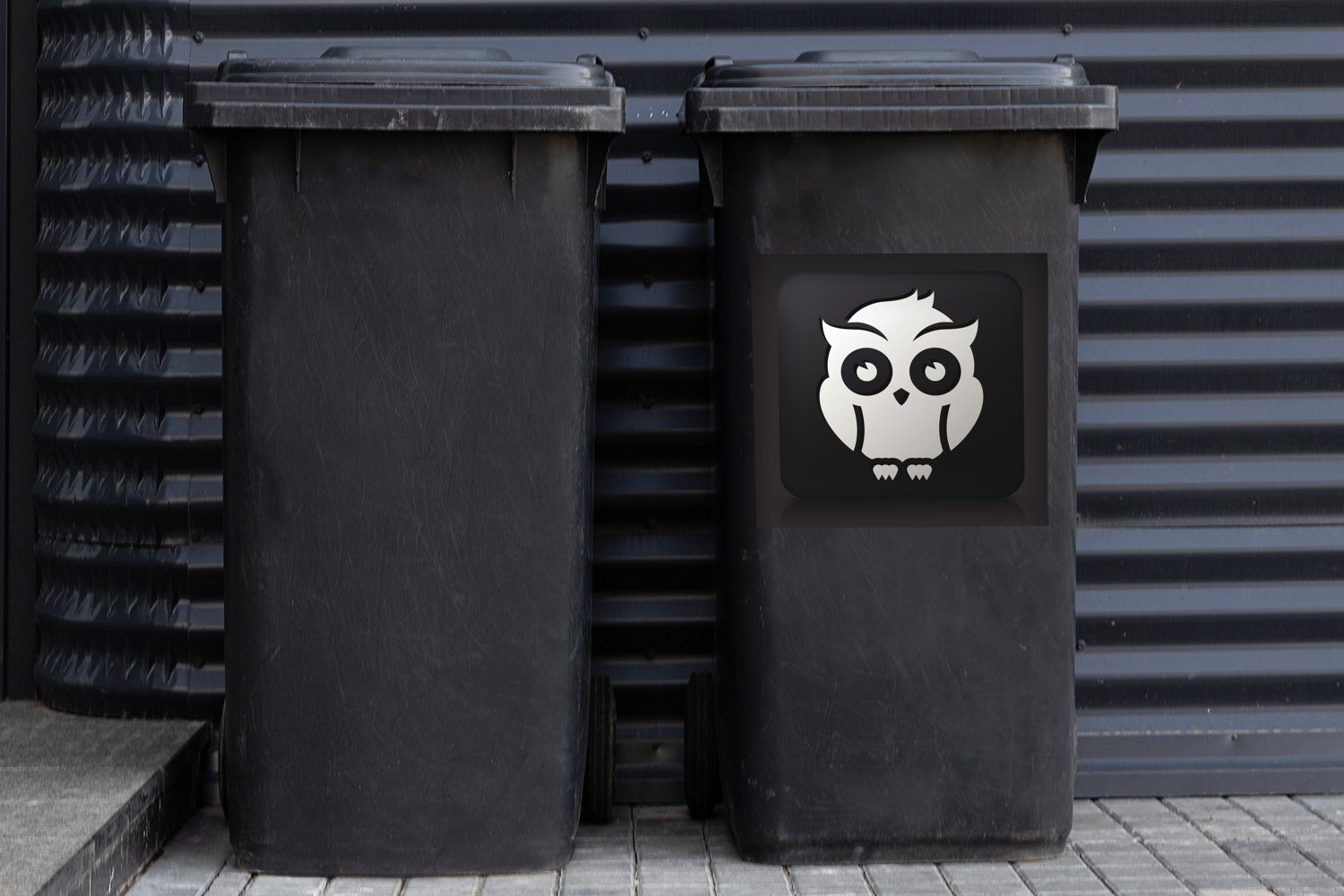 MuchoWow Wandsticker Eine einer Mülleimer-aufkleber, (1 Mülltonne, Eule Abfalbehälter Container, Sticker, Illustration auf St), Hintergrund schwarzem