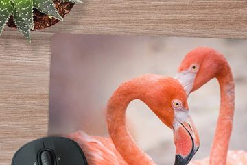 MuchoWow Gaming Mauspad Flamingos bilden mit ihren Hälsen ein Herz (1-St), Mousepad mit Rutschfester Unterseite, Gaming, 40x40 cm, XXL, Großes