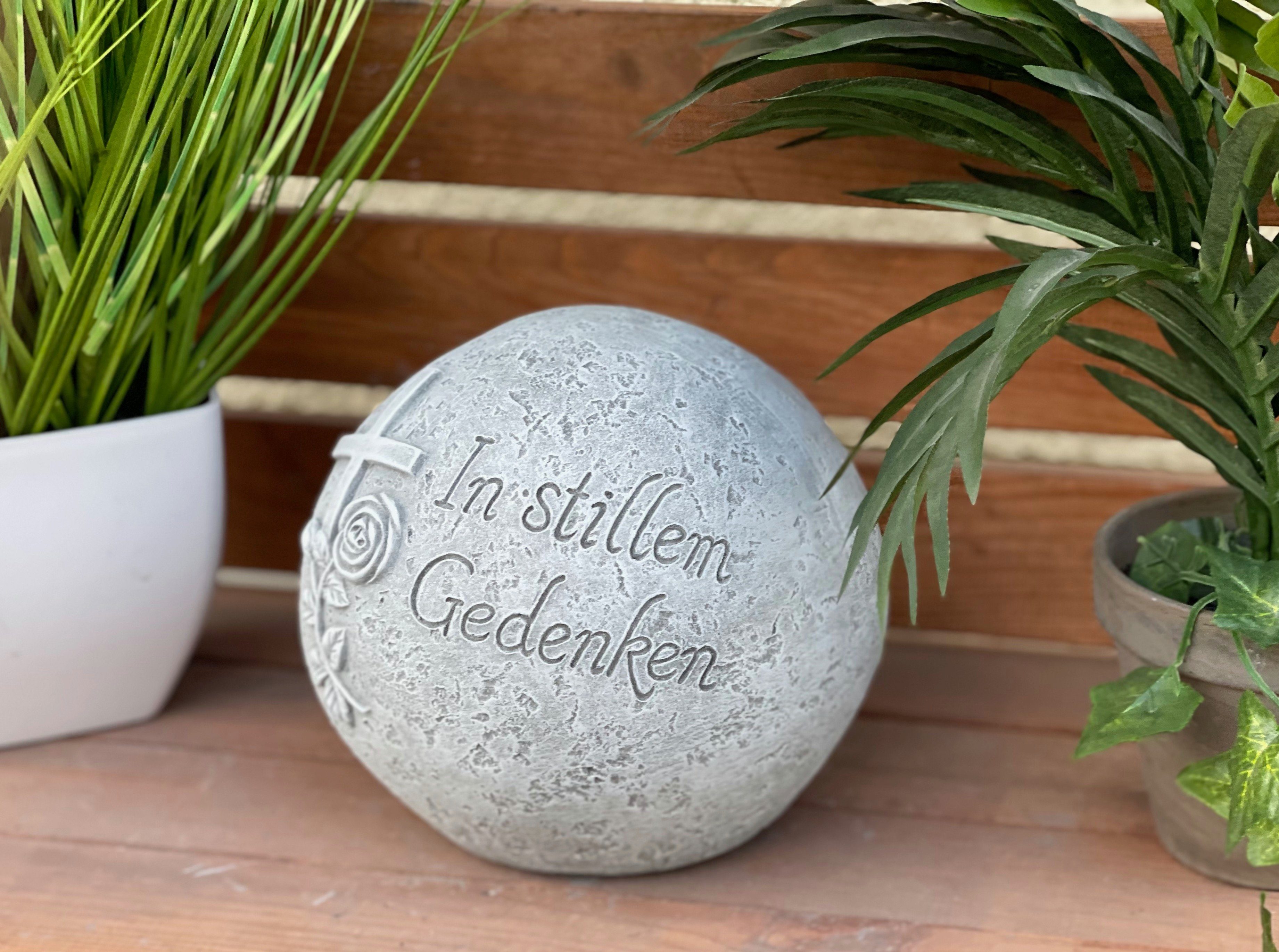 Stone and Style Gartenfigur Frostfeste Grabkugel "In stillem Gedenken" massiv – Bild 3 von 5