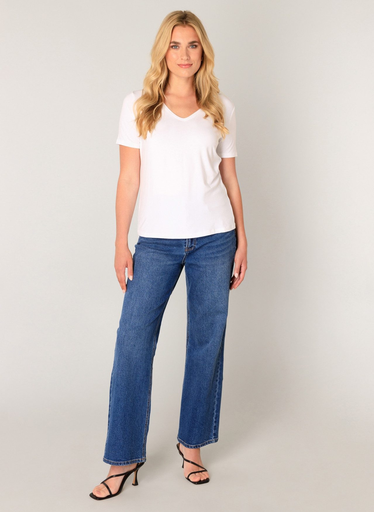 Base Level T-Shirt Yanic mit V-Ausschnitt