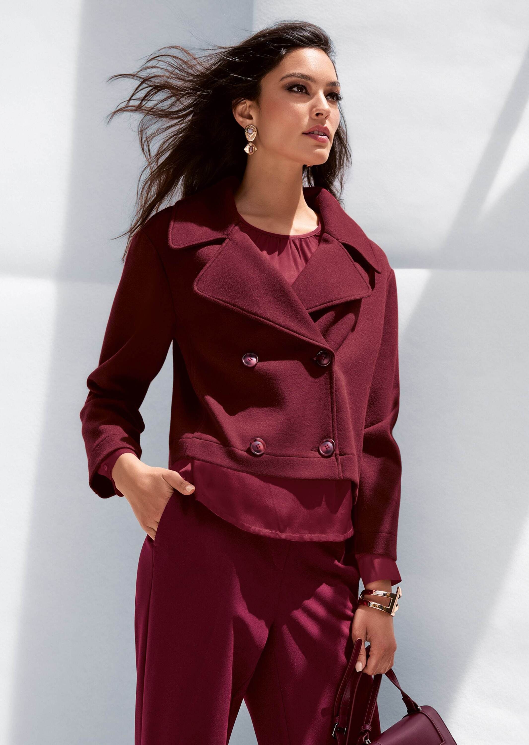 Kurzblazer Zweireihiger Kurzblazer mit Revers
