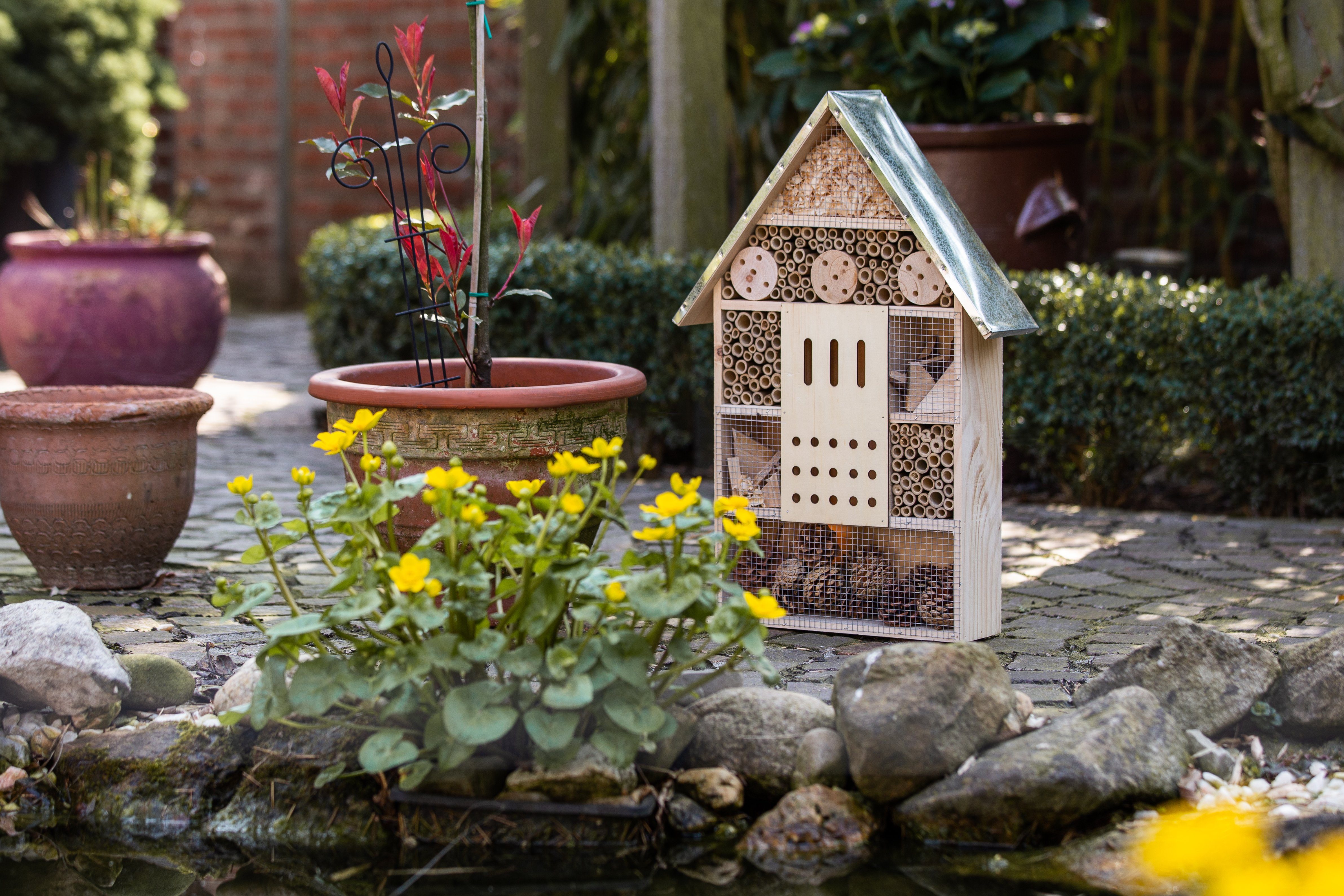 Cult at Home Insektenhotel Insektenhotel groß XXL stehend - Gesamthöhe 77 cm – Hummelhaus