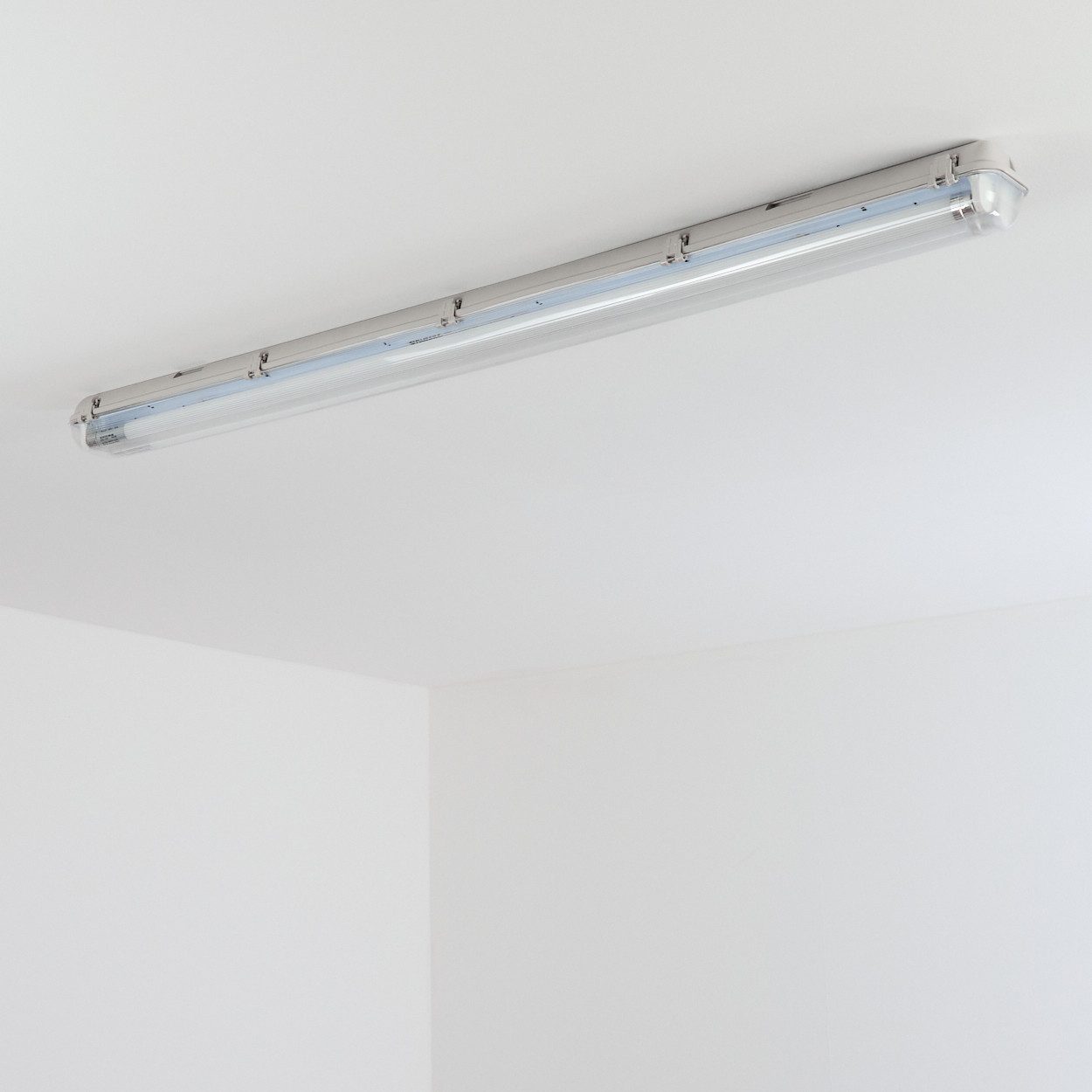 hofstein Deckenleuchte Deckenlampe aus Metall/Kunststoff, Grau/Weiß/Klar, Badezimmer geeignet, moderne Deckenleuchte, 39 Watt, 3300 Lumen, 6500 Kelvin, IP65