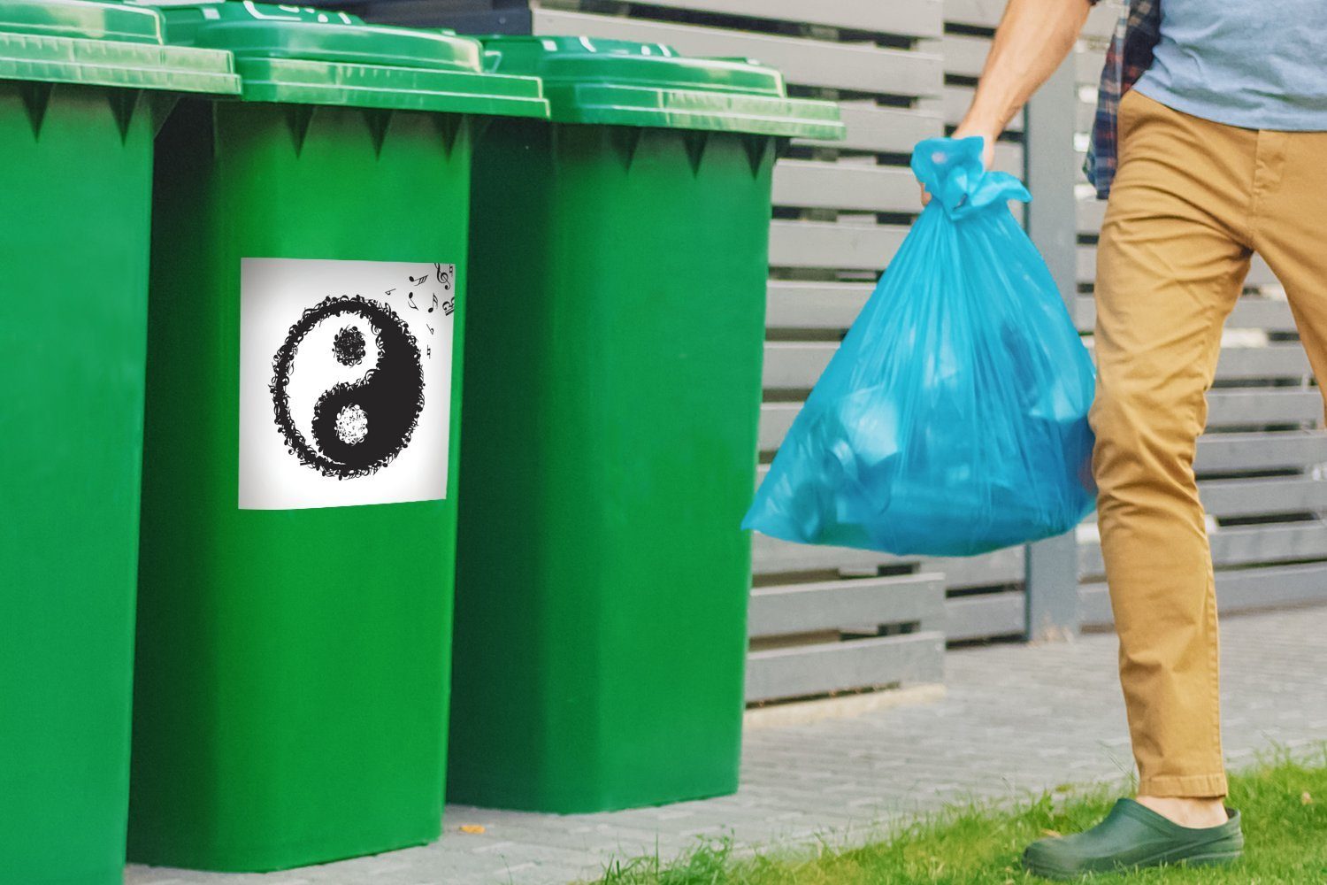 MuchoWow Wandsticker Eine Illustration Yin- Mülltonne, Musiknoten Yang-Logos, Abfalbehälter (1 eines Sticker, Container, bestehend und Mülleimer-aufkleber, aus St)