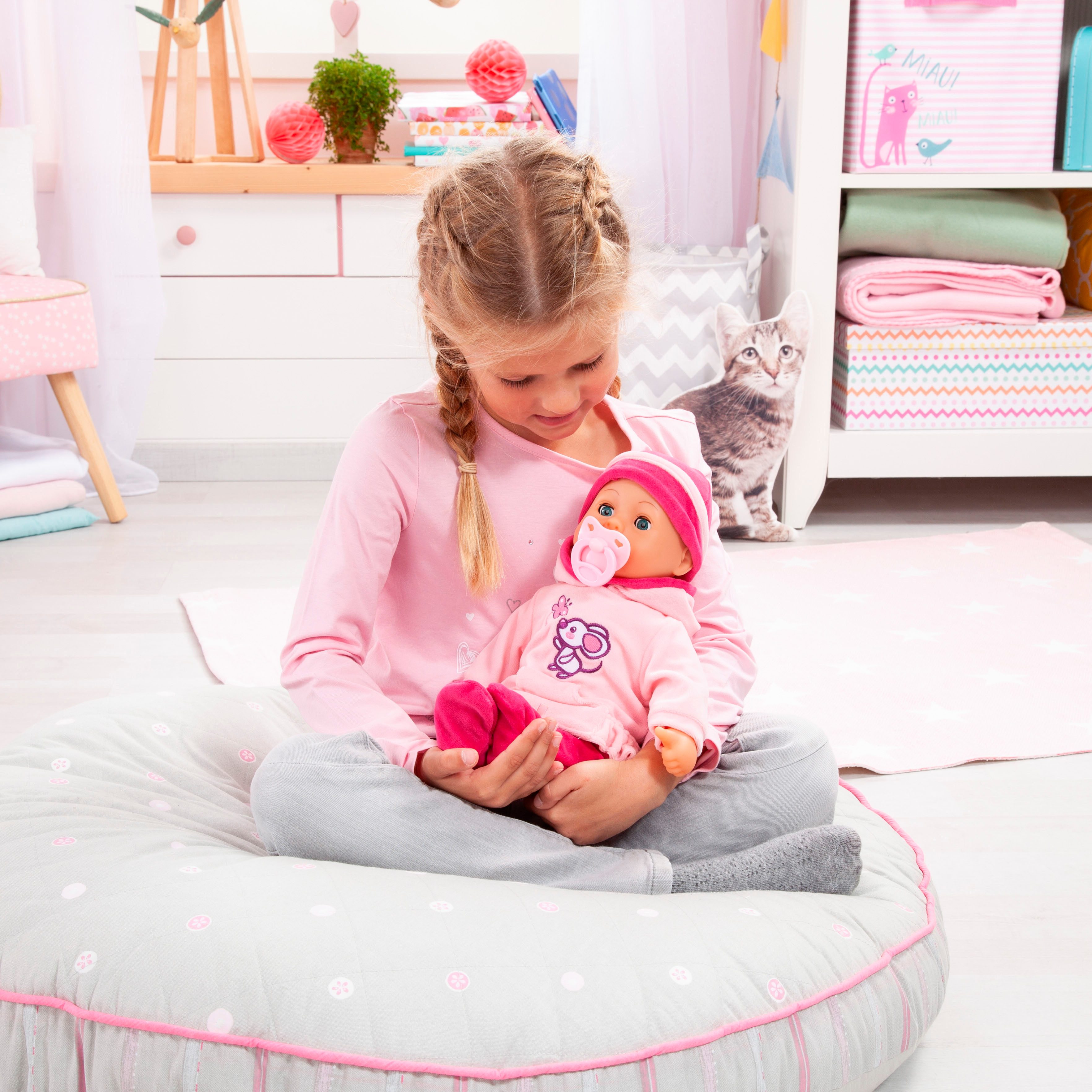 Bayer Babypuppe First Words Baby, 38 cm, Maus rosa (3-tlg), mit Schlafaugen und Babygeräuschen – Bild 5 von 5