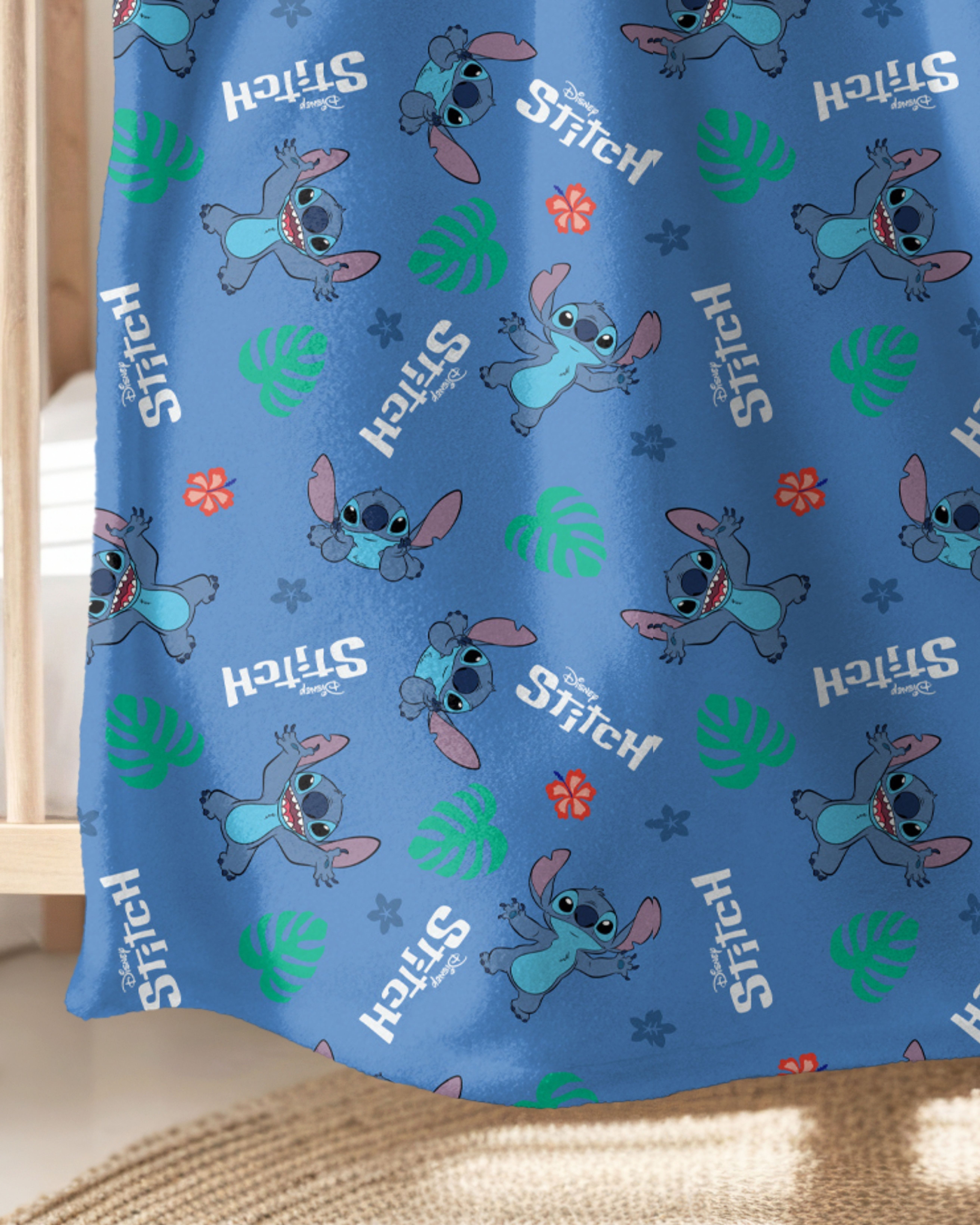 Kinderdecke Lilo & Stitch Fleece Set, Kuscheldecke und Kissen, Disney, MTOnlinehandel, Geschenkidee für Mädchen und Jungen blau/ Violett – Bild 5 von 5