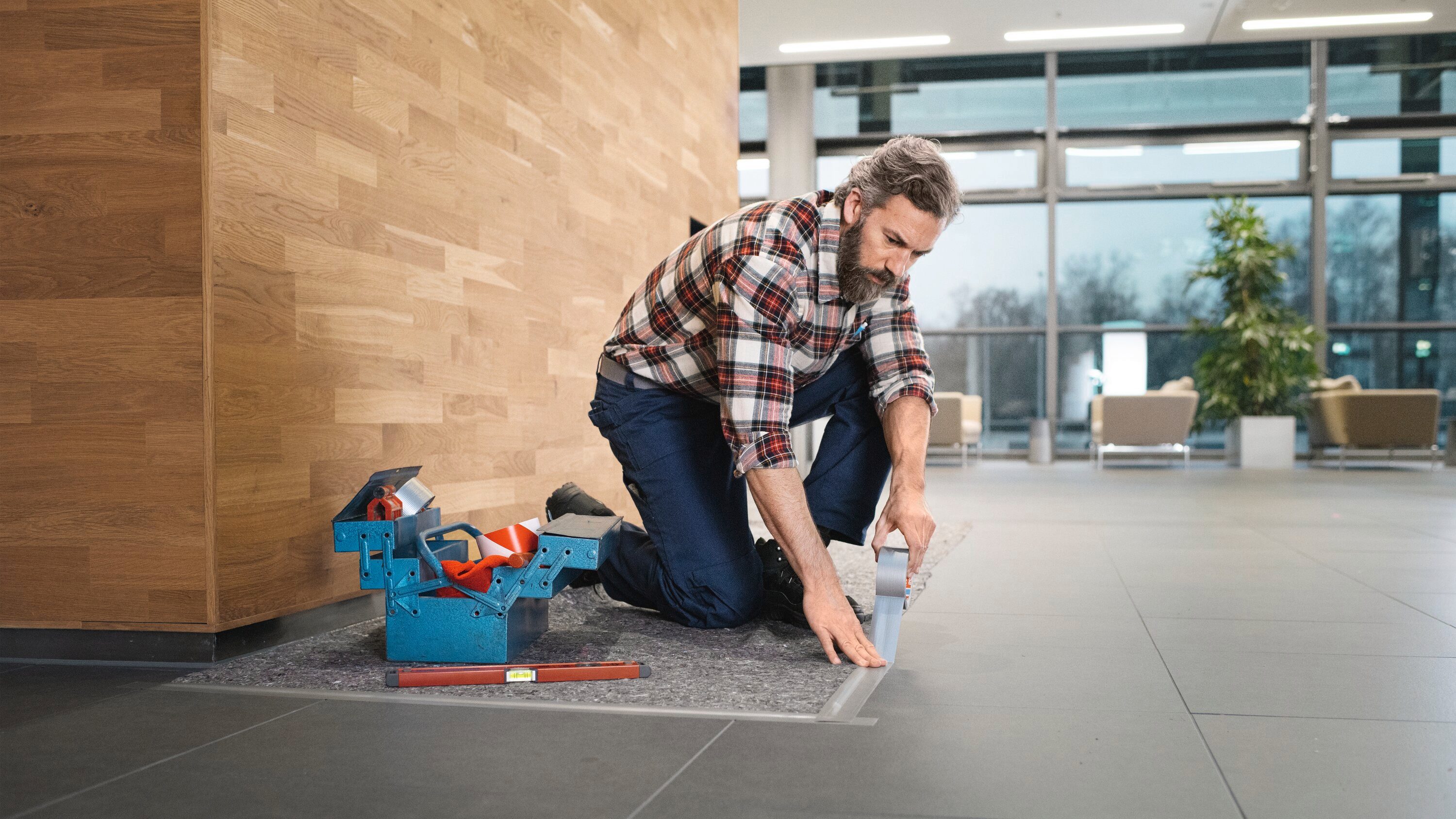 tesa Klebeband (1-St) Gewebeband ideal zum Reparieren, Abdichten & Befestigen - weiß