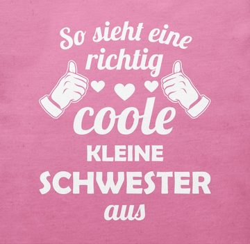 Shirtracer T-Shirt So sieht eine richtig coole kleine Schwester aus Geschwister Bruder und Schwester