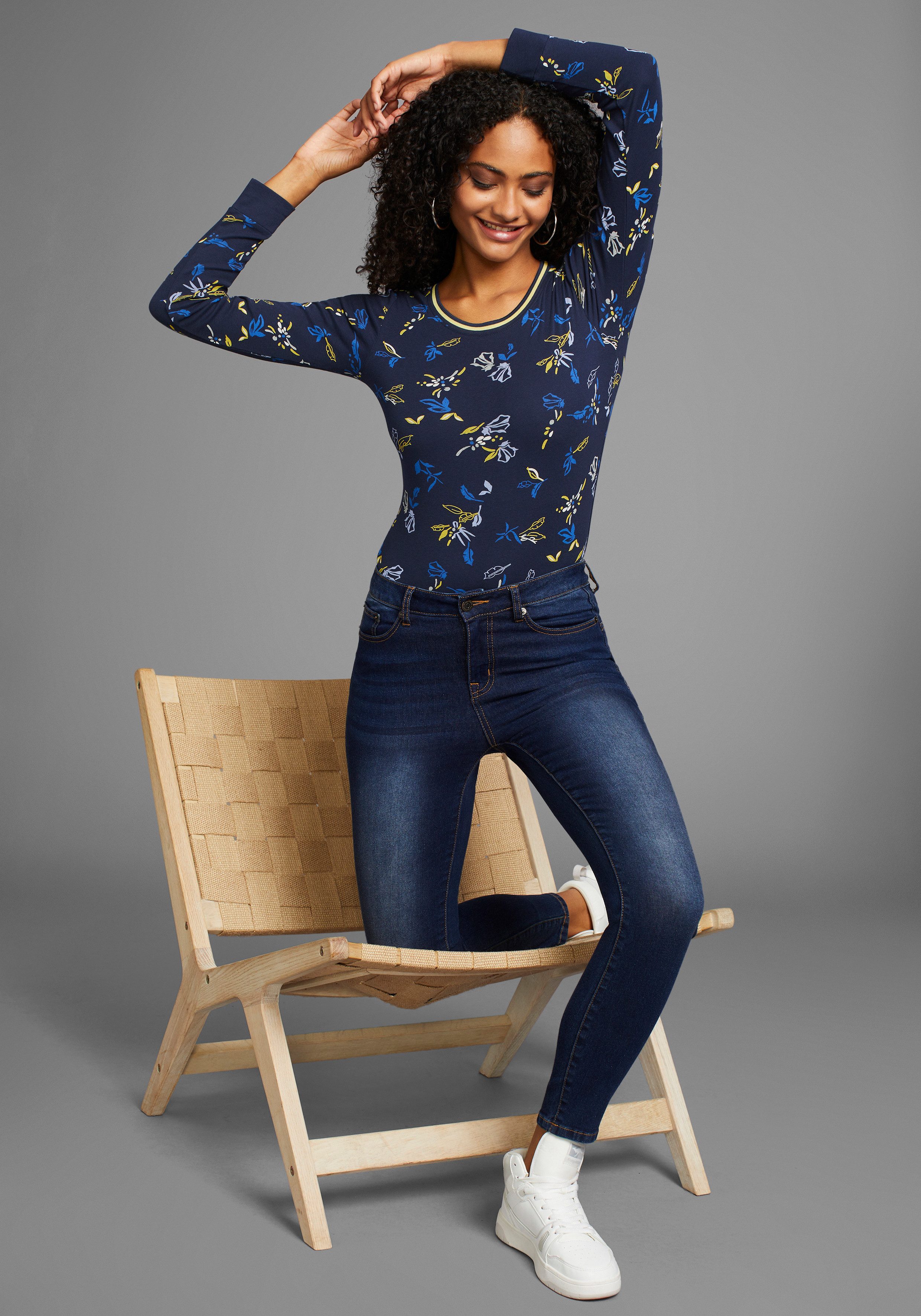 KangaROOS Langarmshirt mit Allover-Print und Kontrastdetails