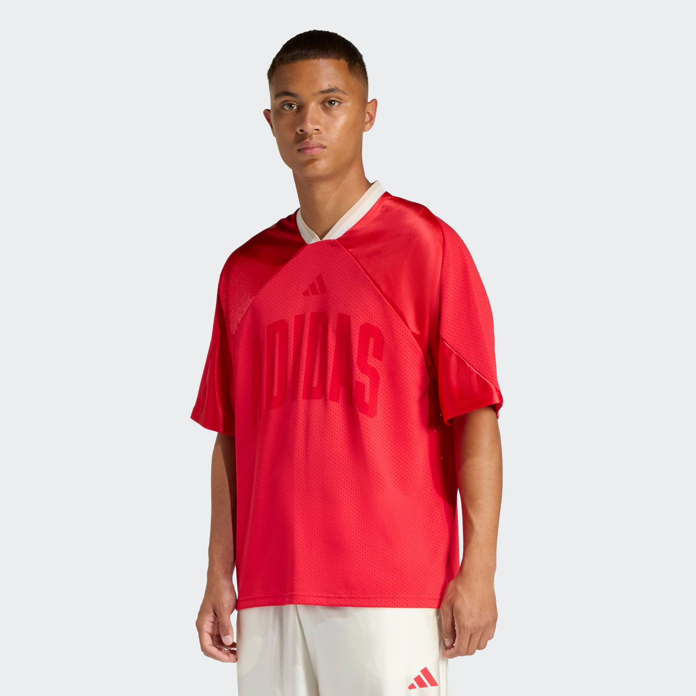 adidas Sportswear T-Shirt M STA SEAS TEE lockerer Schnitt, mit V-Ausschnitt, mit auffälliger Grafik