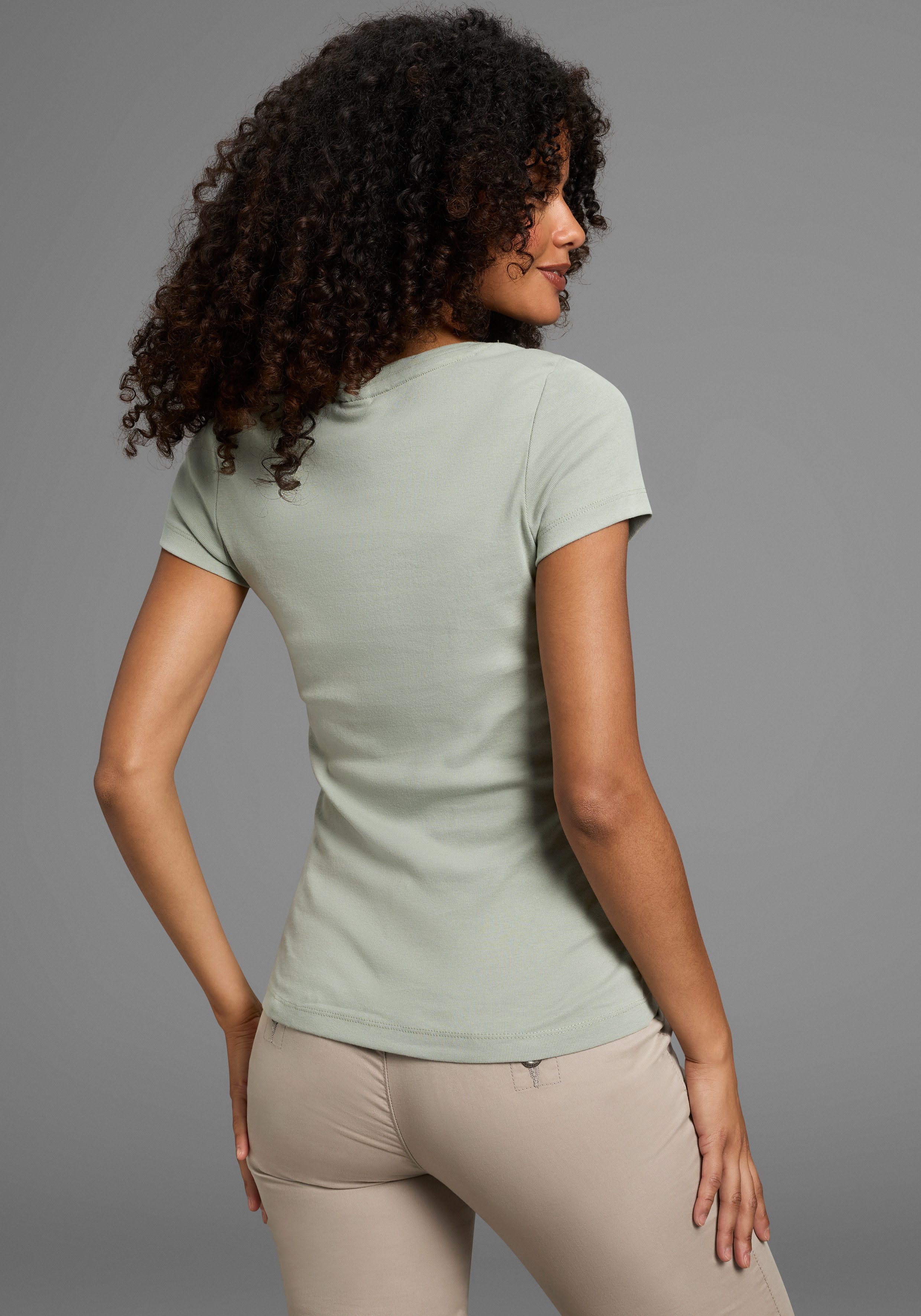 KangaROOS Print-Shirt Kurzarm, sehr figurbetonter Schnitt, mit trendigem Lo günstig online kaufen