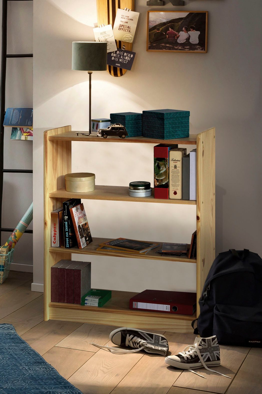 MÖBILIA Bücherregal, 1-tlg., gefertigt aus massivem Kiefernholz