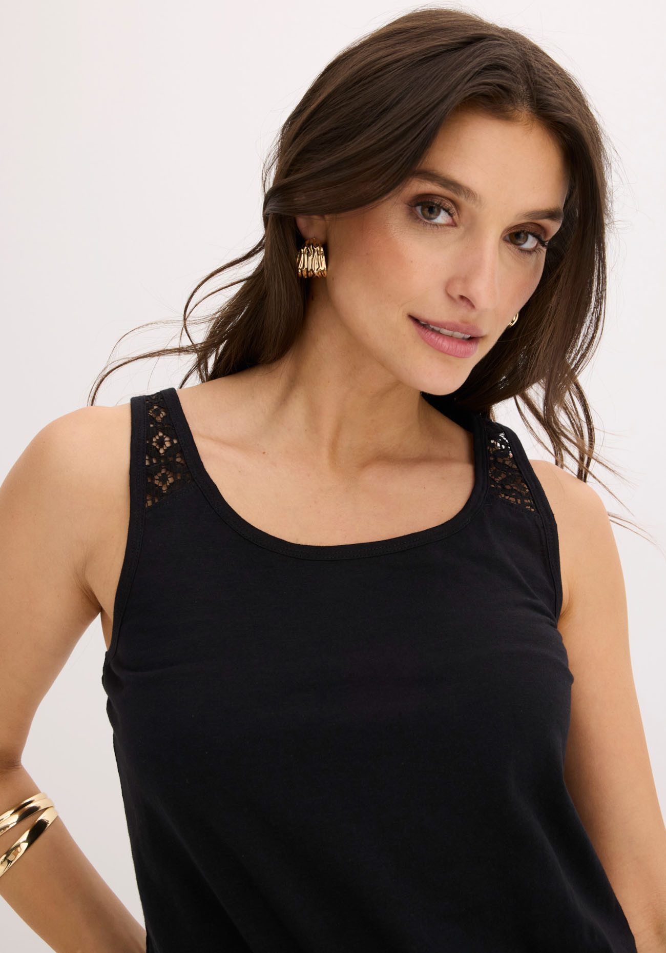 bonprix Tanktop (1-tlg) körpernaher Schnitt, runder Ausschnitt, dezente Spitzeneinsätze