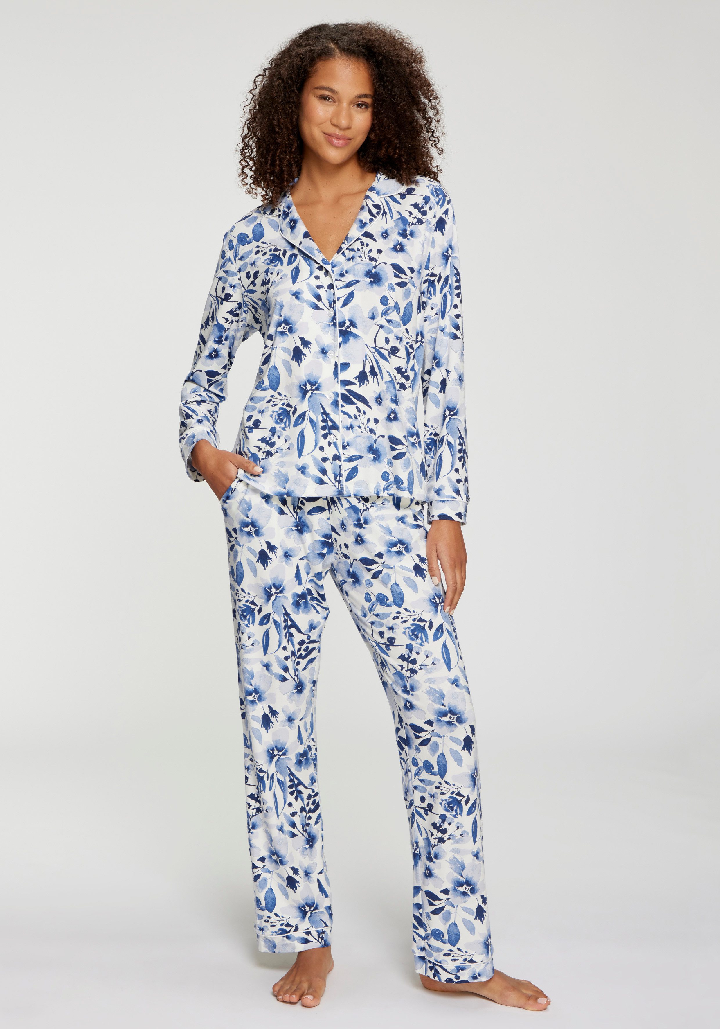 LASCANA Pyjama (Set, 2 tlg) mit Blumen-Alloverprint. Reduzierter Preis € 49,99. Unverbindliche Preisempfehlung € 59,99