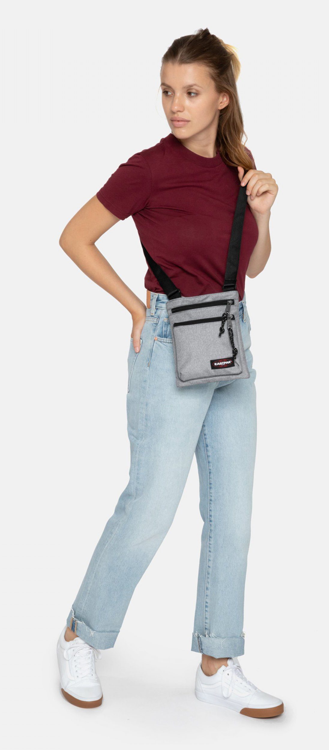 Eastpak Umhängetasche RUSHER, Sunday Grey, enthält recyceltes Material (Global Recycled Standard)