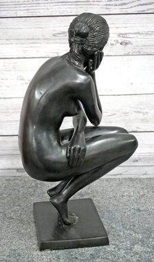 Bronzeskulpturen Skulptur Bronzefigur hockender Frauenakt Aktmodel