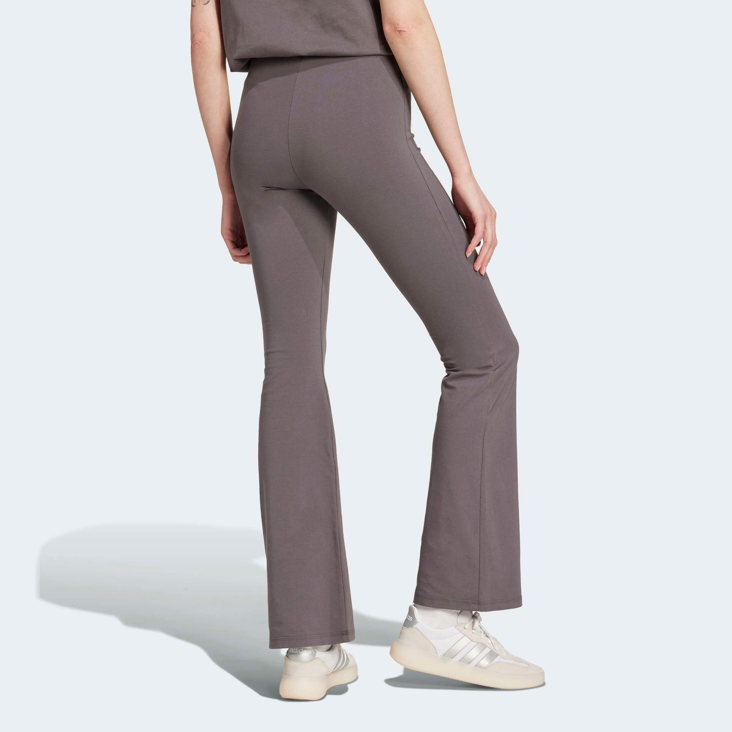 adidas Sportswear Trainingstights ESSENTIALS SMALL LOGO FLARED LEGGINGS Hoher Bund, ausgestellte Beinform