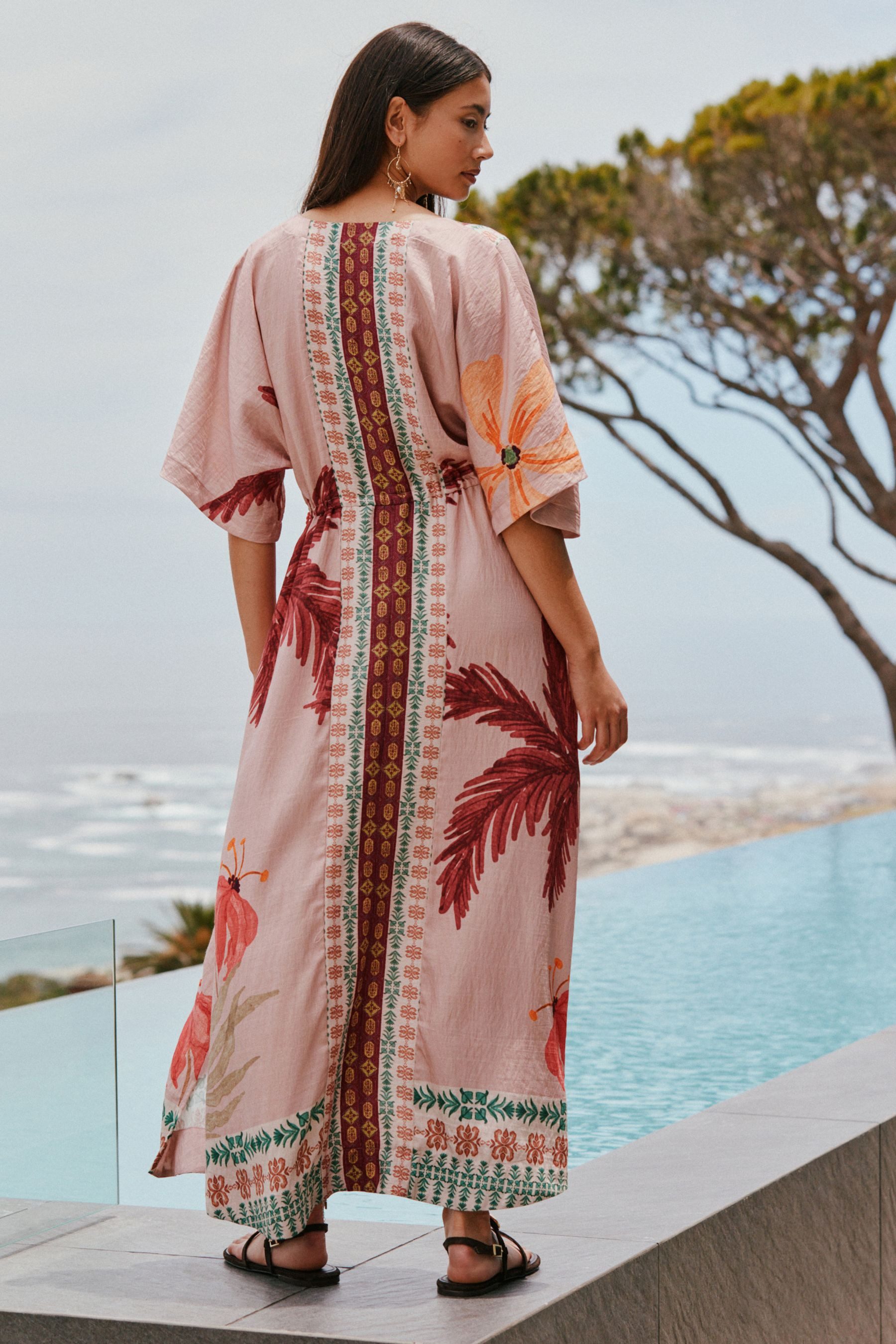 Next Maxikleid Kurzärmeliges Maxi-Kaftankleid mit V-Ausschnitt (1-tlg) günstig online kaufen