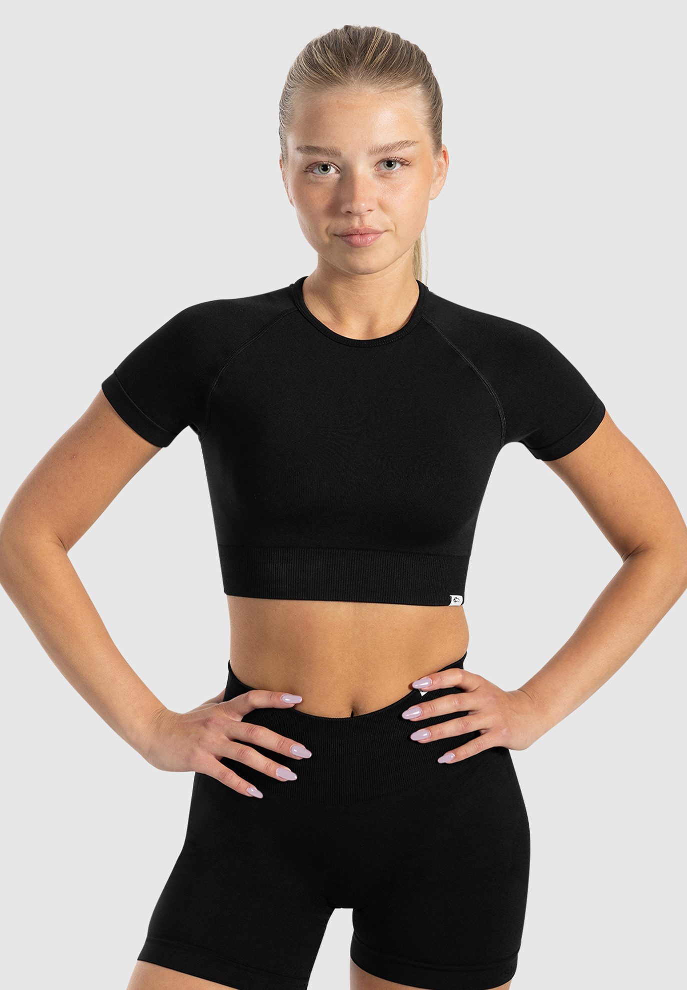 Smilodox T-Shirt Elna, Crop Top mit Rundhalsausschnitt, kurzen Ärmeln & Rip günstig online kaufen