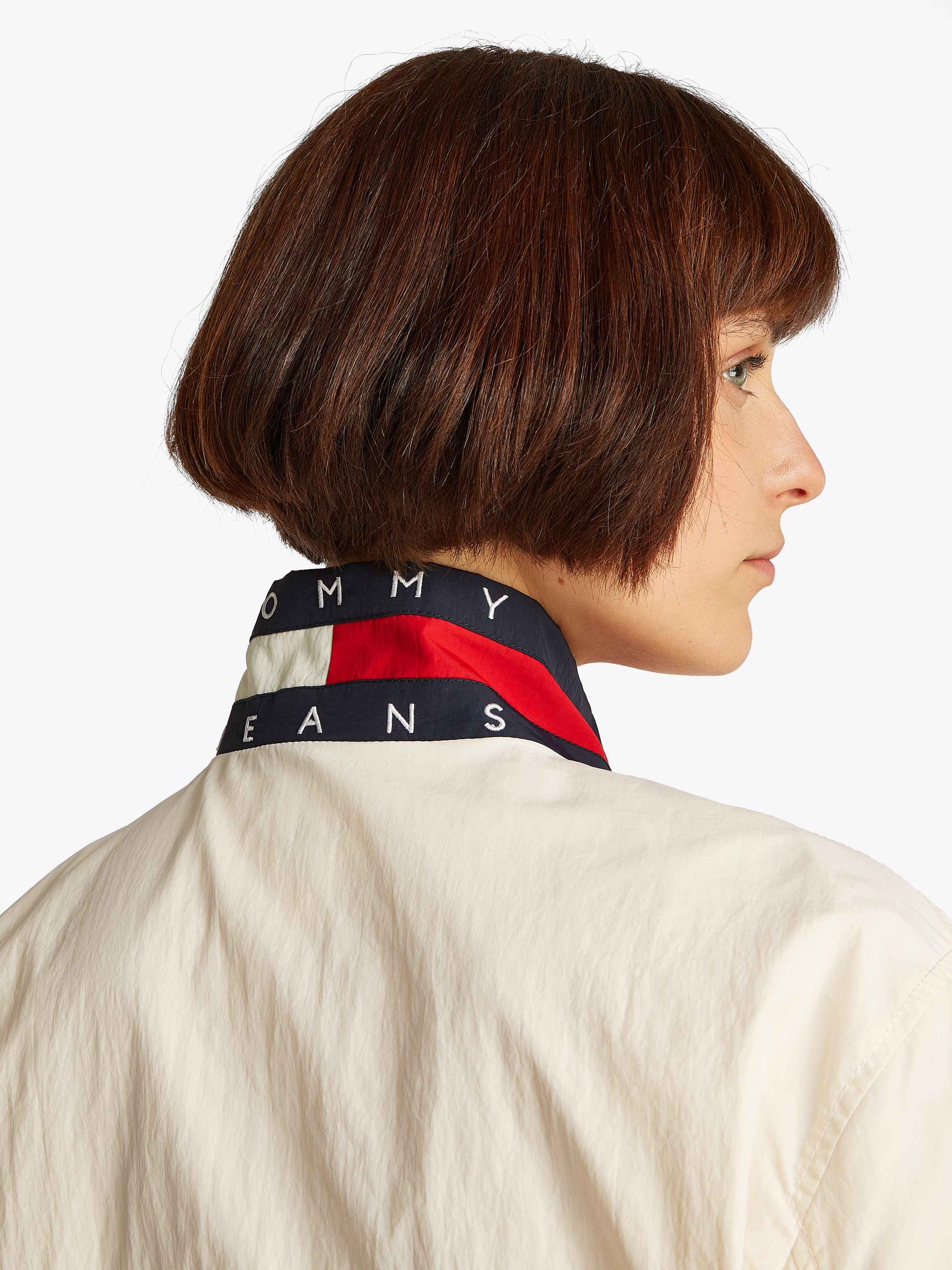 Tommy Jeans Outdoorjacke TJW ESSENTIAL JACKET EXT mit kontrastfarbenem Eins günstig online kaufen