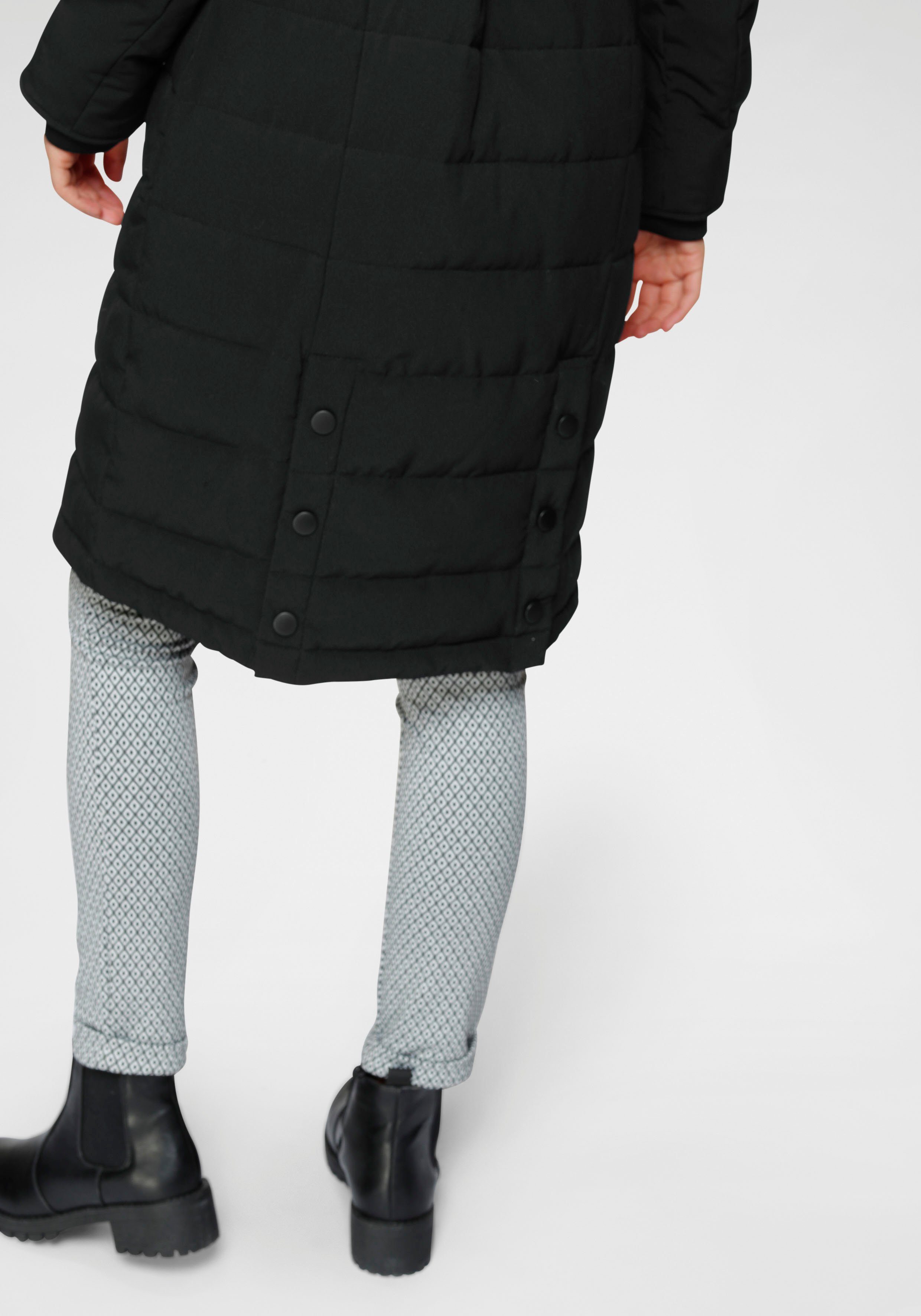 ALPENBLITZ Steppmantel Oslo long Mantel auf (Jacke Markenprägung nachhaltigem dem & aus black abnehmbarer mit Kuschel-Kapuze Gürtel Material)