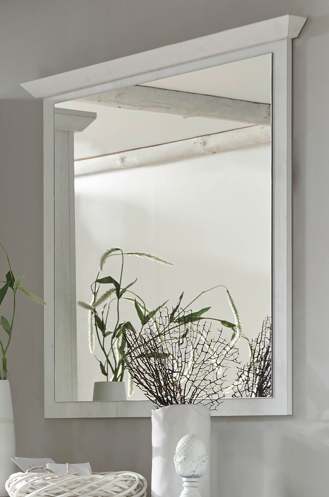 Furn.Design Garderobenspiegel Hooge (Wandspiegel in Pinie Weiß Landhaus, 92 x 99 cm), mit Kranz