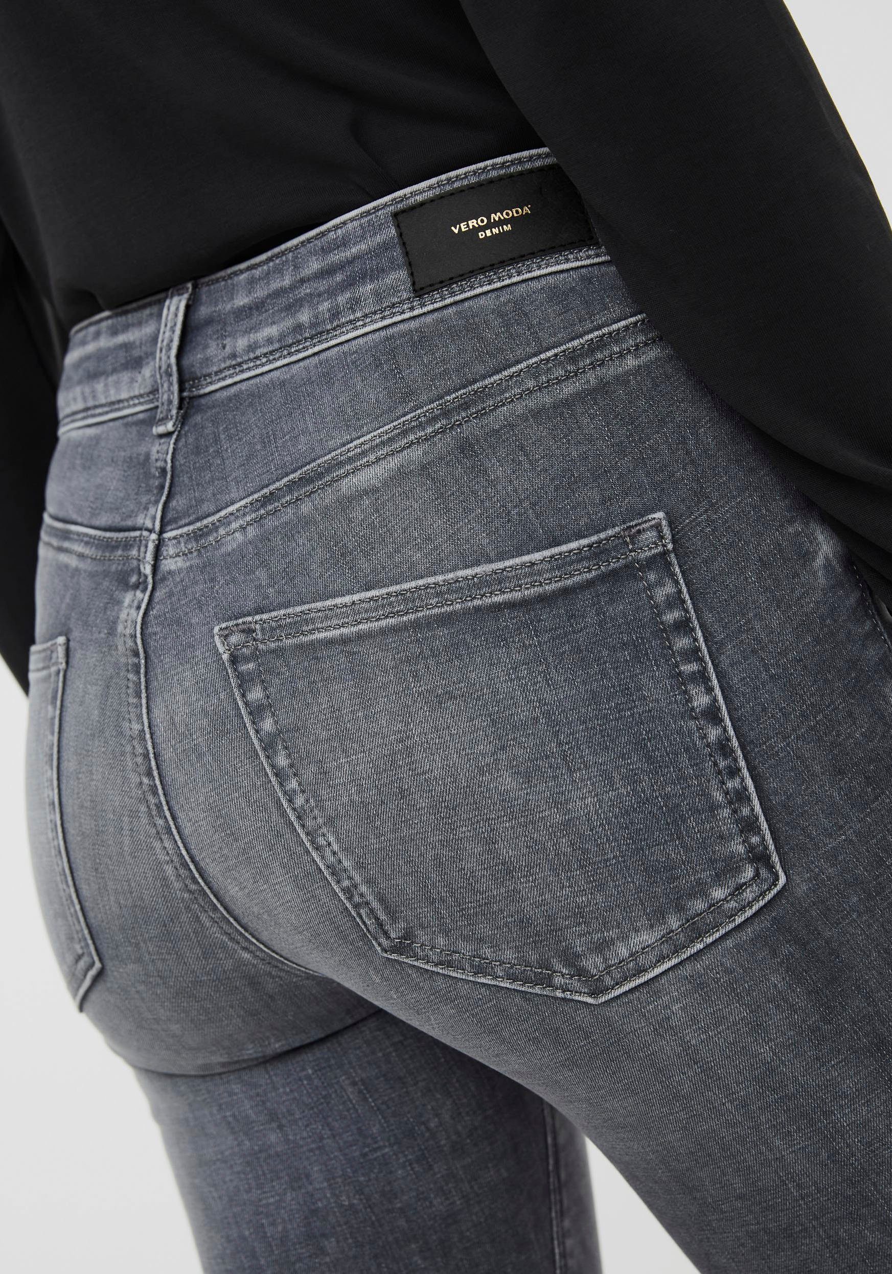 Vero Moda Skinny-fit-Jeans VMLUX MR SLIM JEANS. Reduzierter Preis € 35,99. Unverbindliche Preisempfehlung € 59,99
