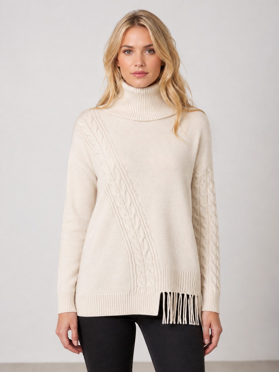 Passioni Rollkragenpullover mit Zopfmusterdetails und Fransen
