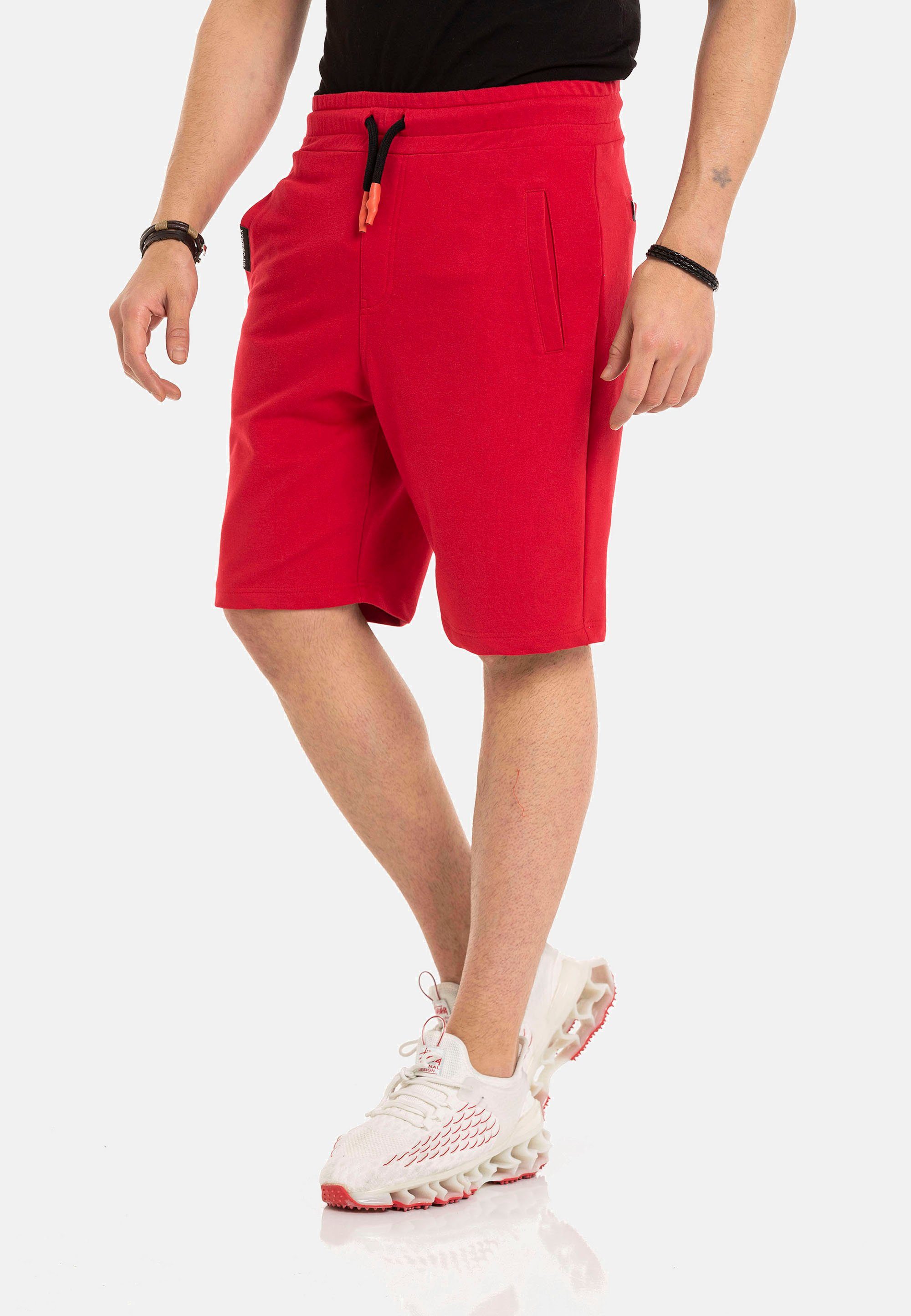 Cipo & Baxx Shorts in rot Look sportlichem