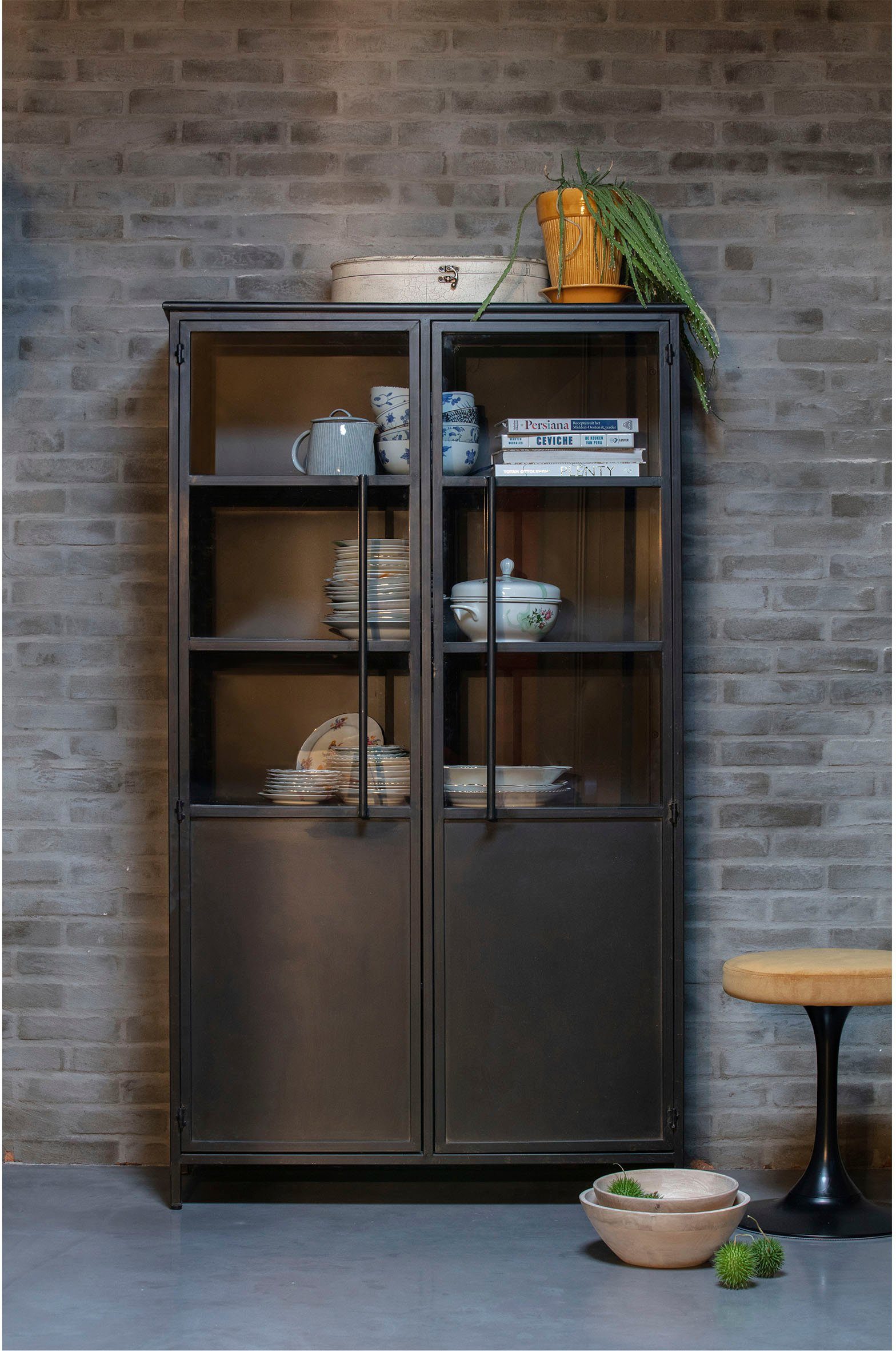 WOOOD Vitrine Exhibit mit Glastüren und viel Stauraum, H 170 cm x B 99 cm
